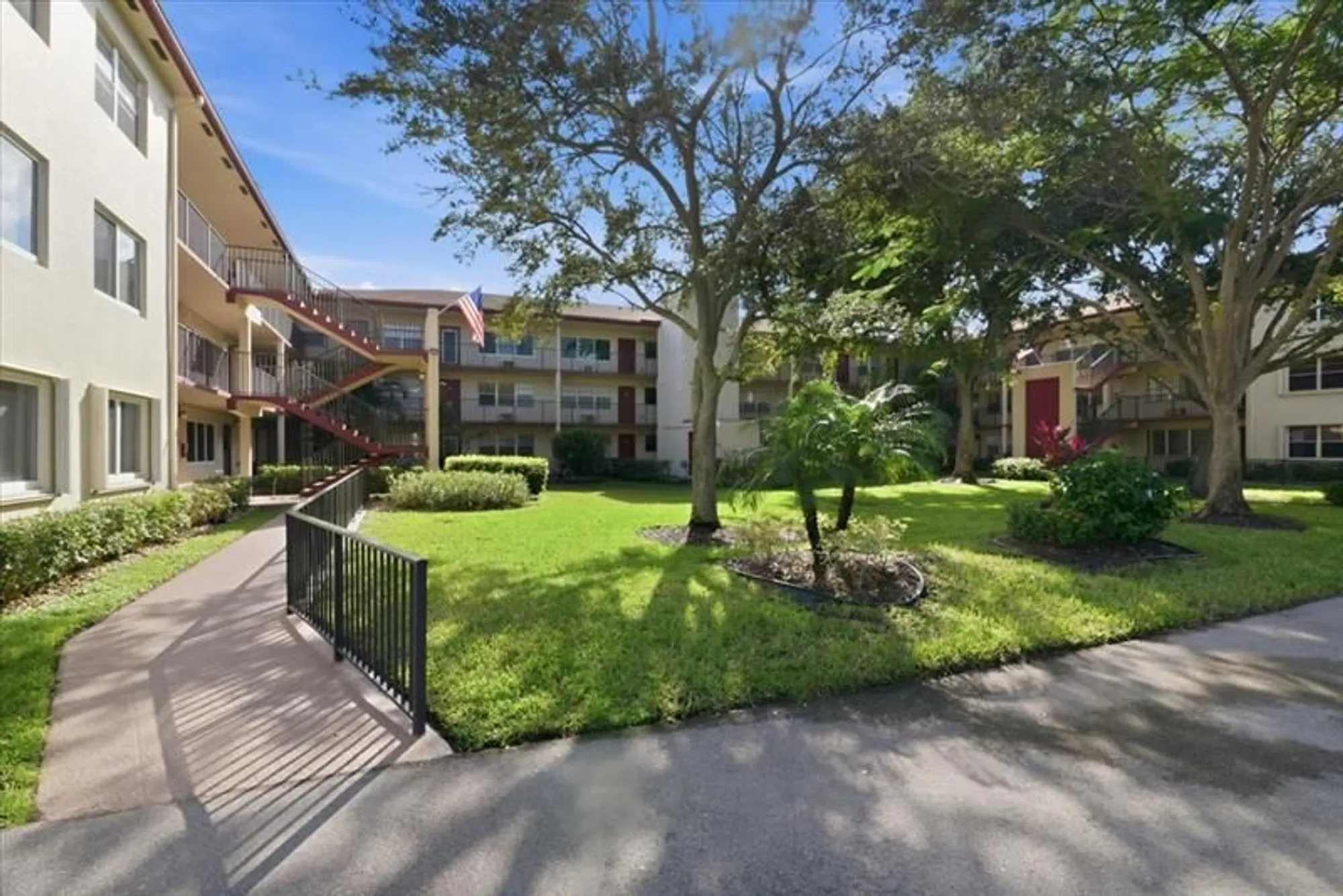 Property Slideshow image 5 of 29 | 13300 sw 1st st o206, Pembroke Pines, FL, 33027