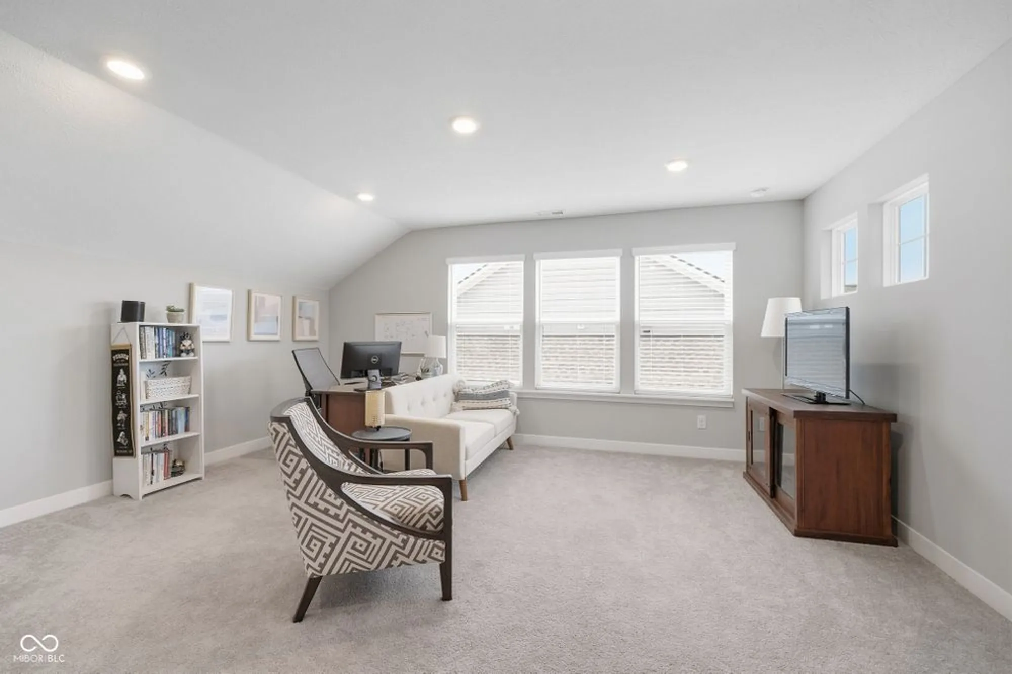 Property Slideshow image 23 of 34 | 1685 garwood dr, Westfield, IN, 46074