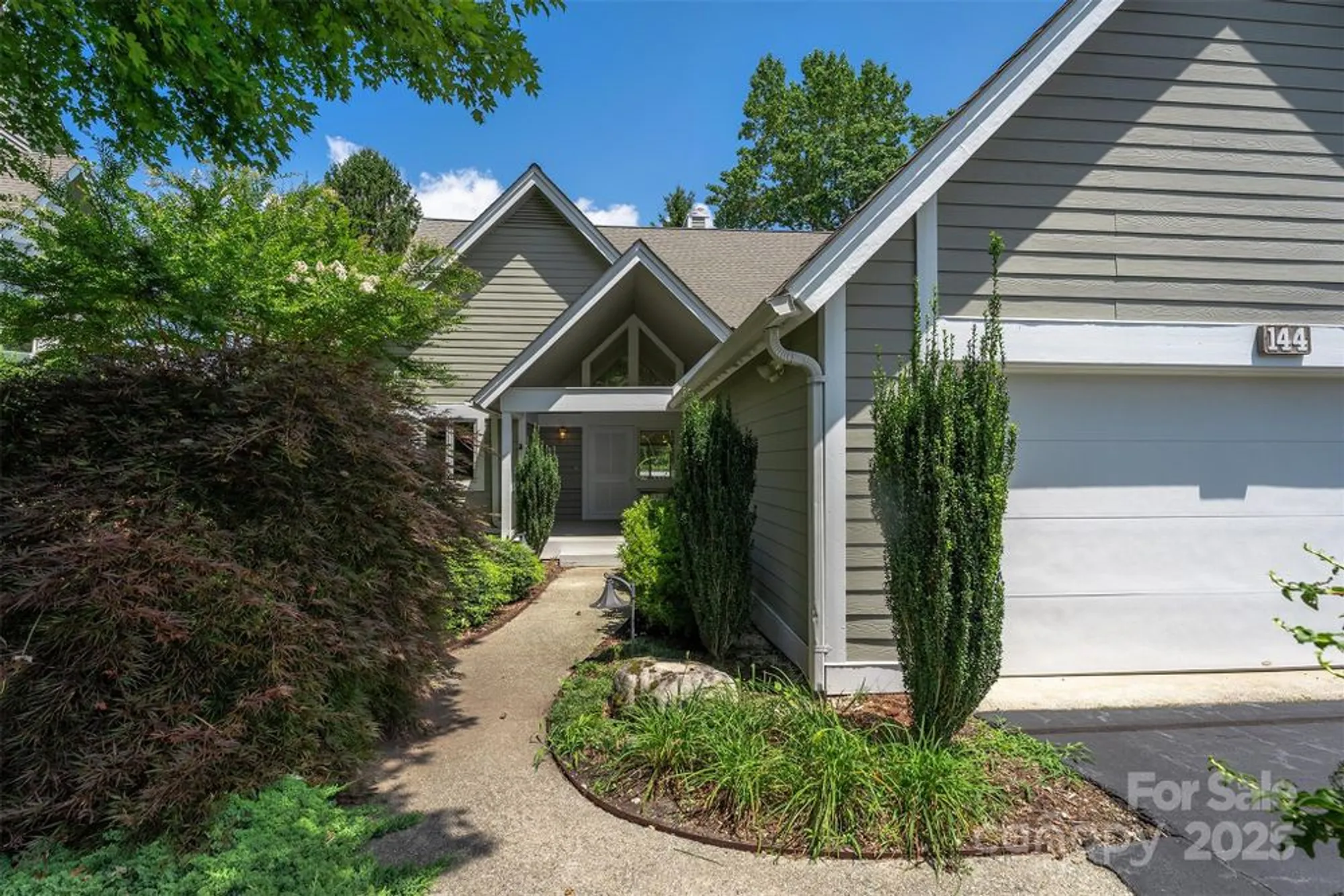 Property Slideshow image 4 of 41 | 144 overlook dr, Flat Rock, NC, 28731