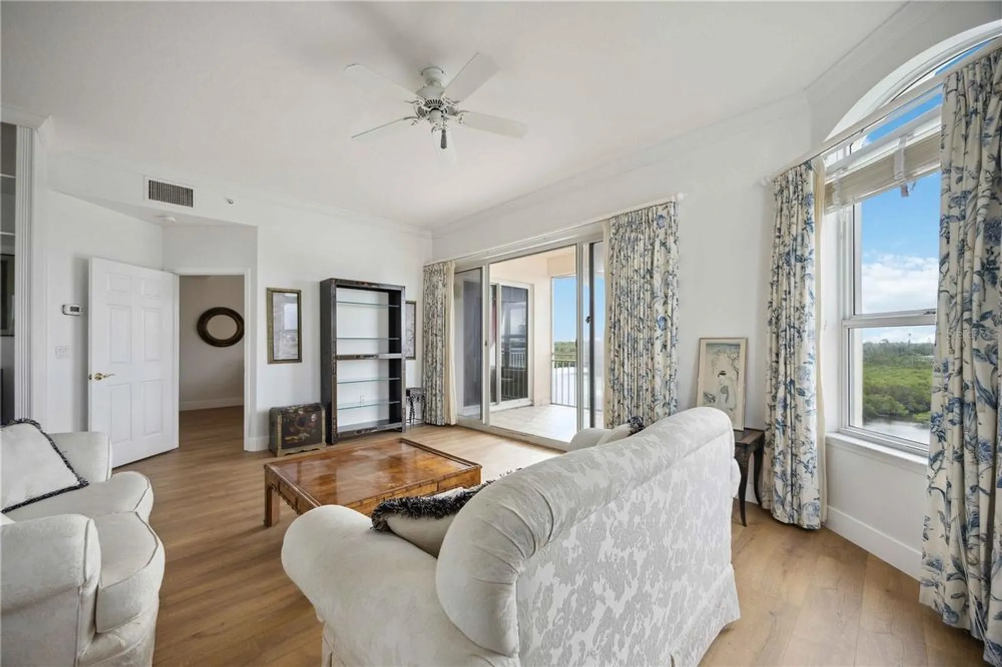 Property Slideshow image 13 of 41 | 5450 eagles point cir 405, Sarasota, FL, 34231