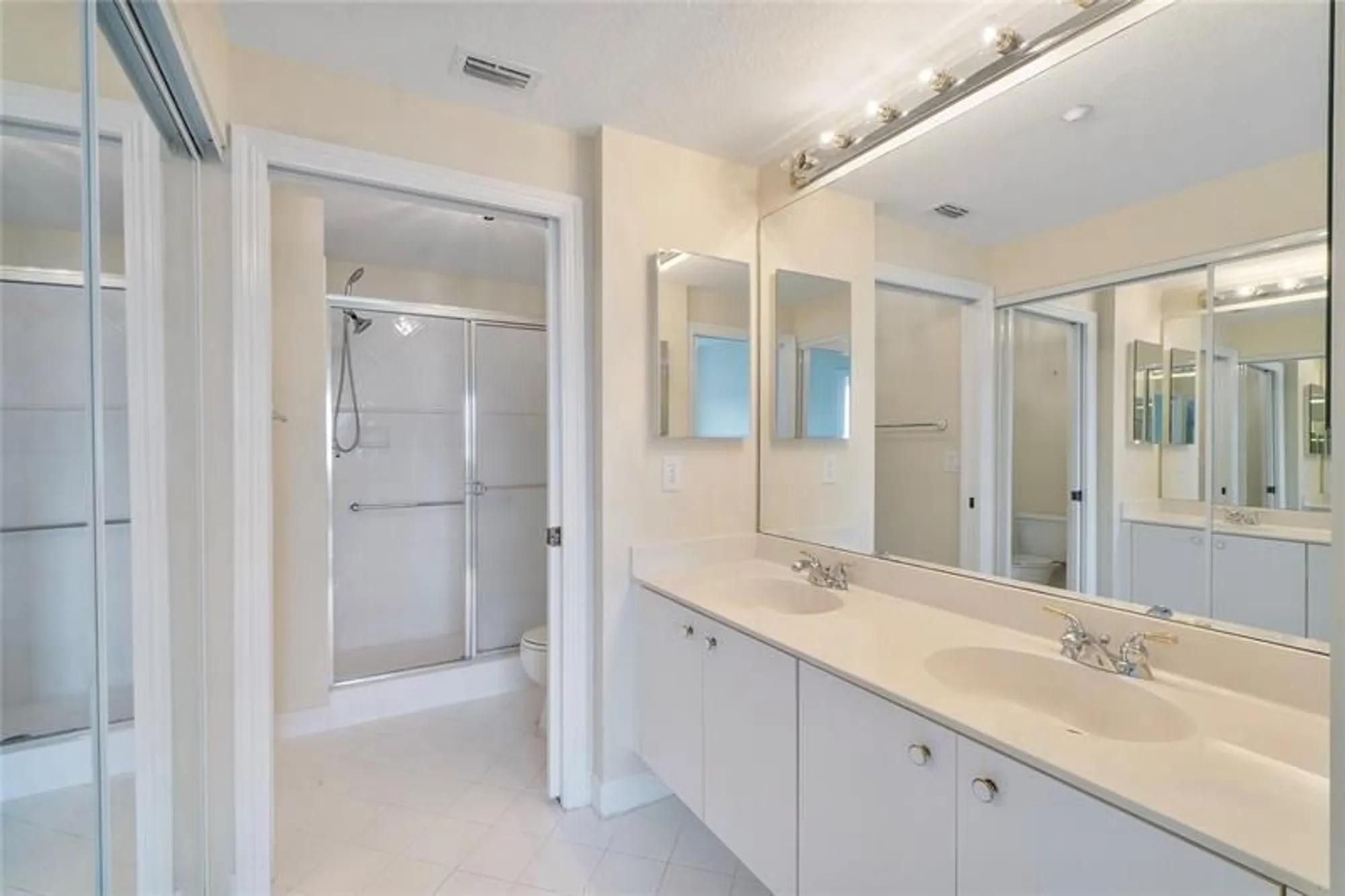 Property Slideshow image 6 of 18 | 7611 southampton ter apt 405a, Tamarac, FL, 33321