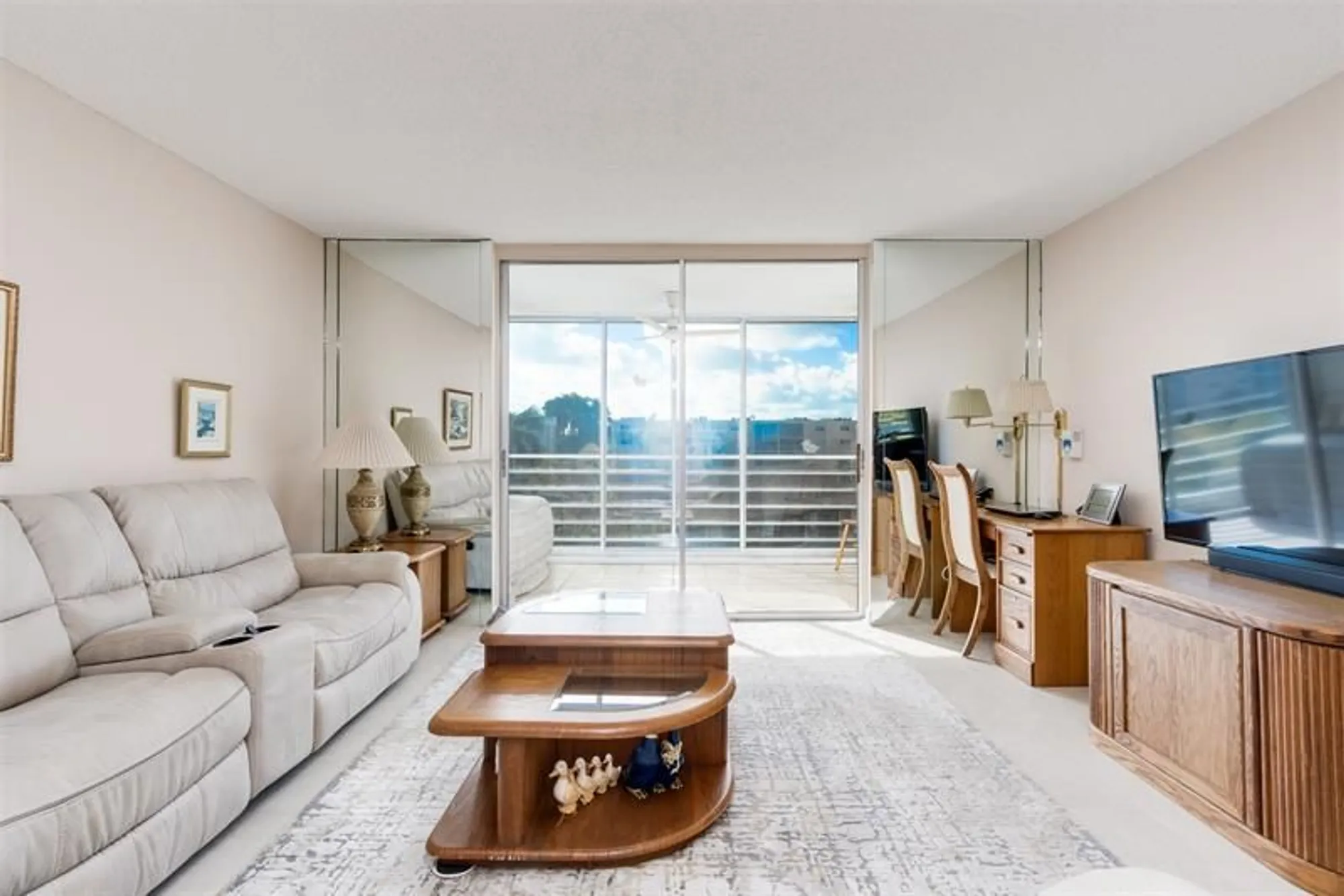 Property Slideshow image 13 of 42 | 414 se 10th st 302, Dania Beach, FL, 33004