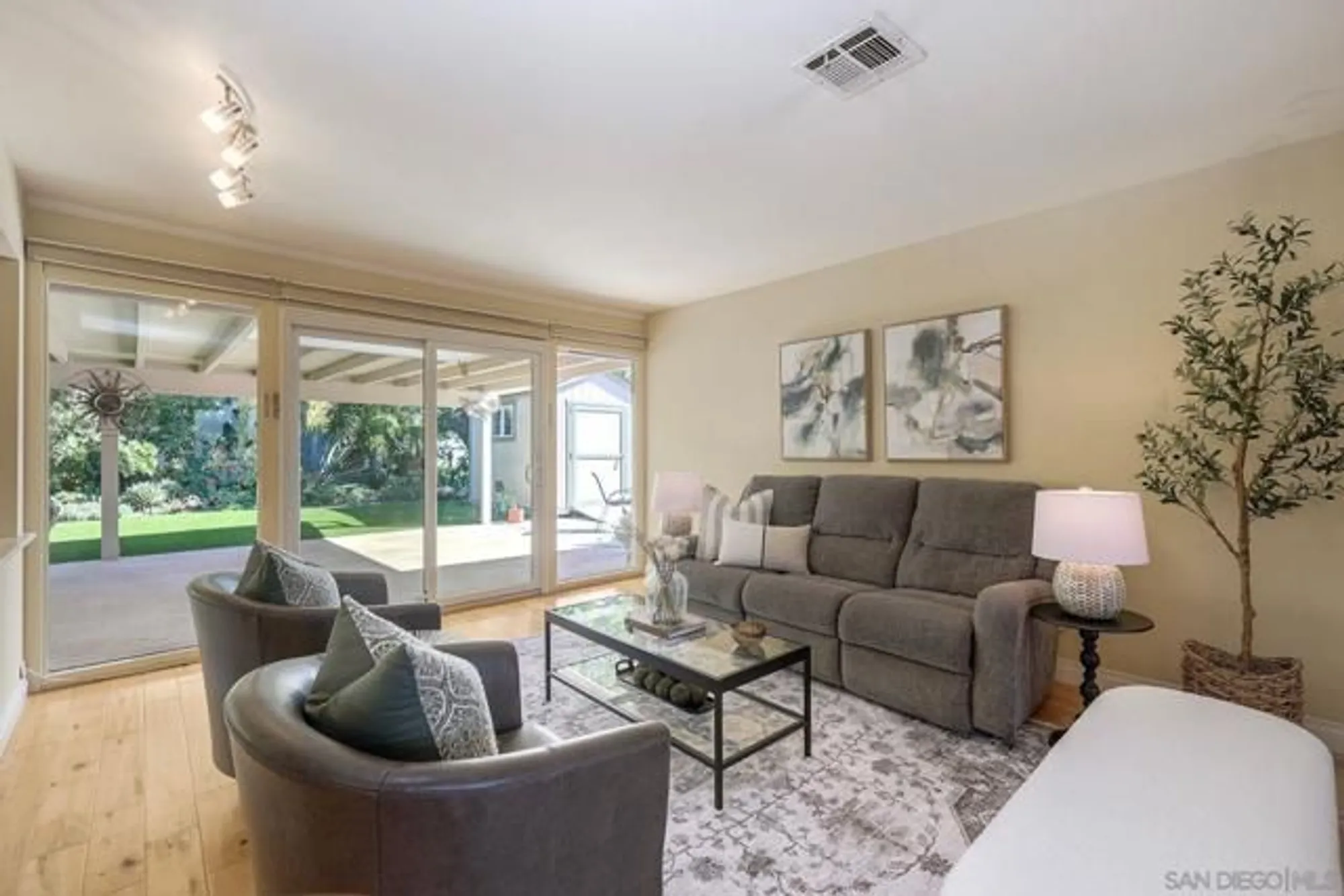 Property Slideshow image 8 of 34 | 12528 niego ln, San Diego, CA, 92128