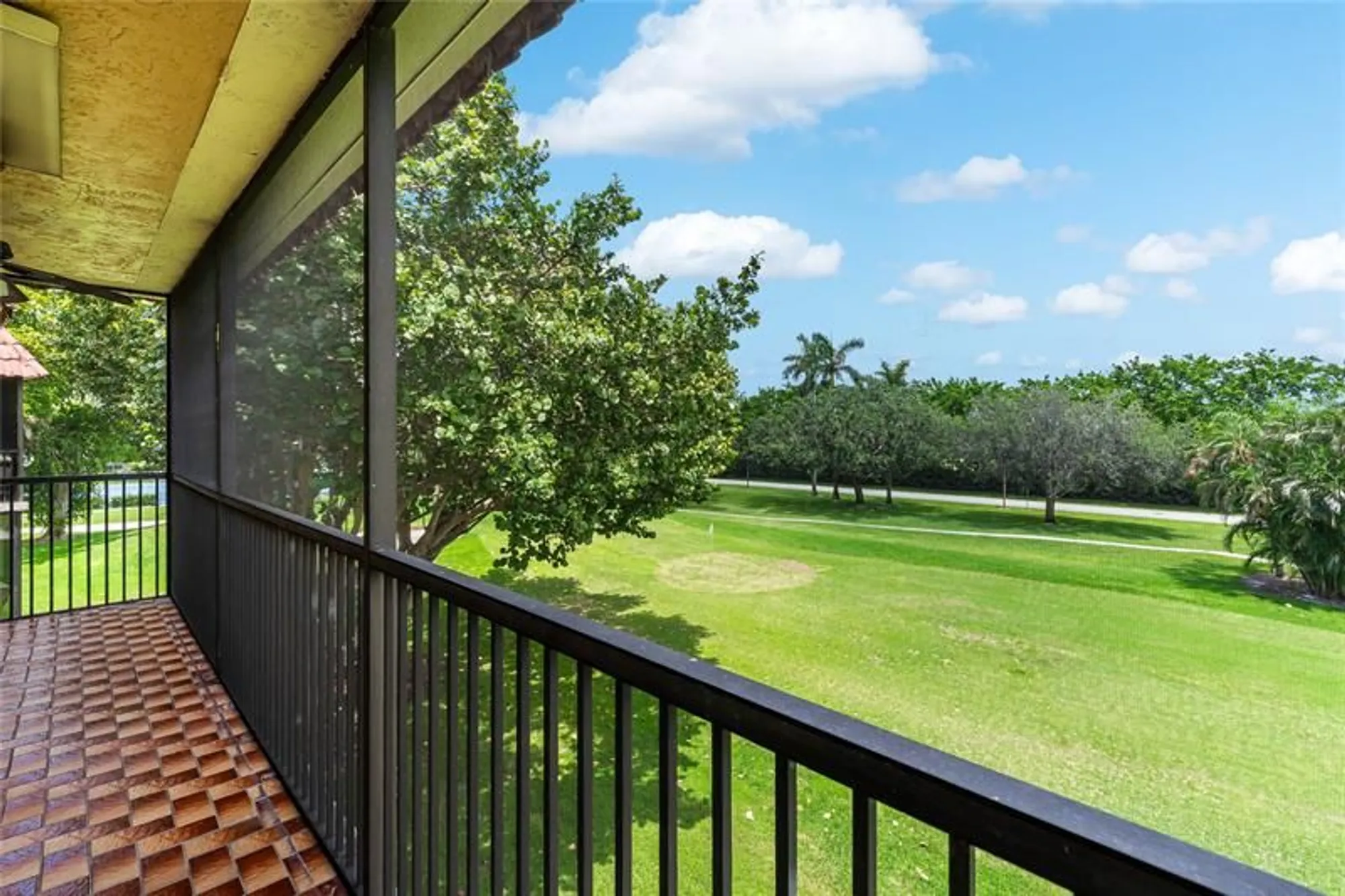 Property Slideshow image 19 of 57 | 271 s hollybrook dr 304, Pembroke Pines, FL, 33025