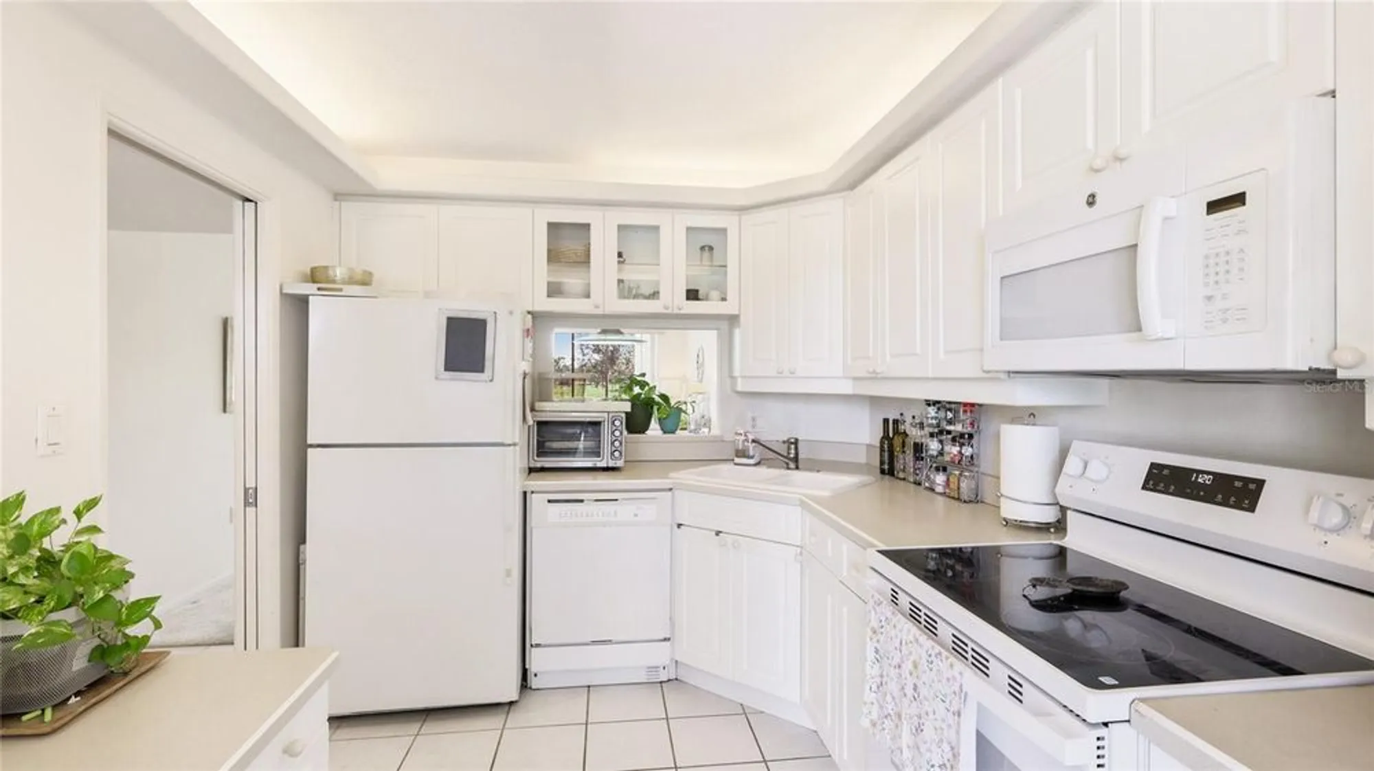 Property Slideshow image 7 of 23 | 7461 w country club dr 206, Sarasota, FL, 34243