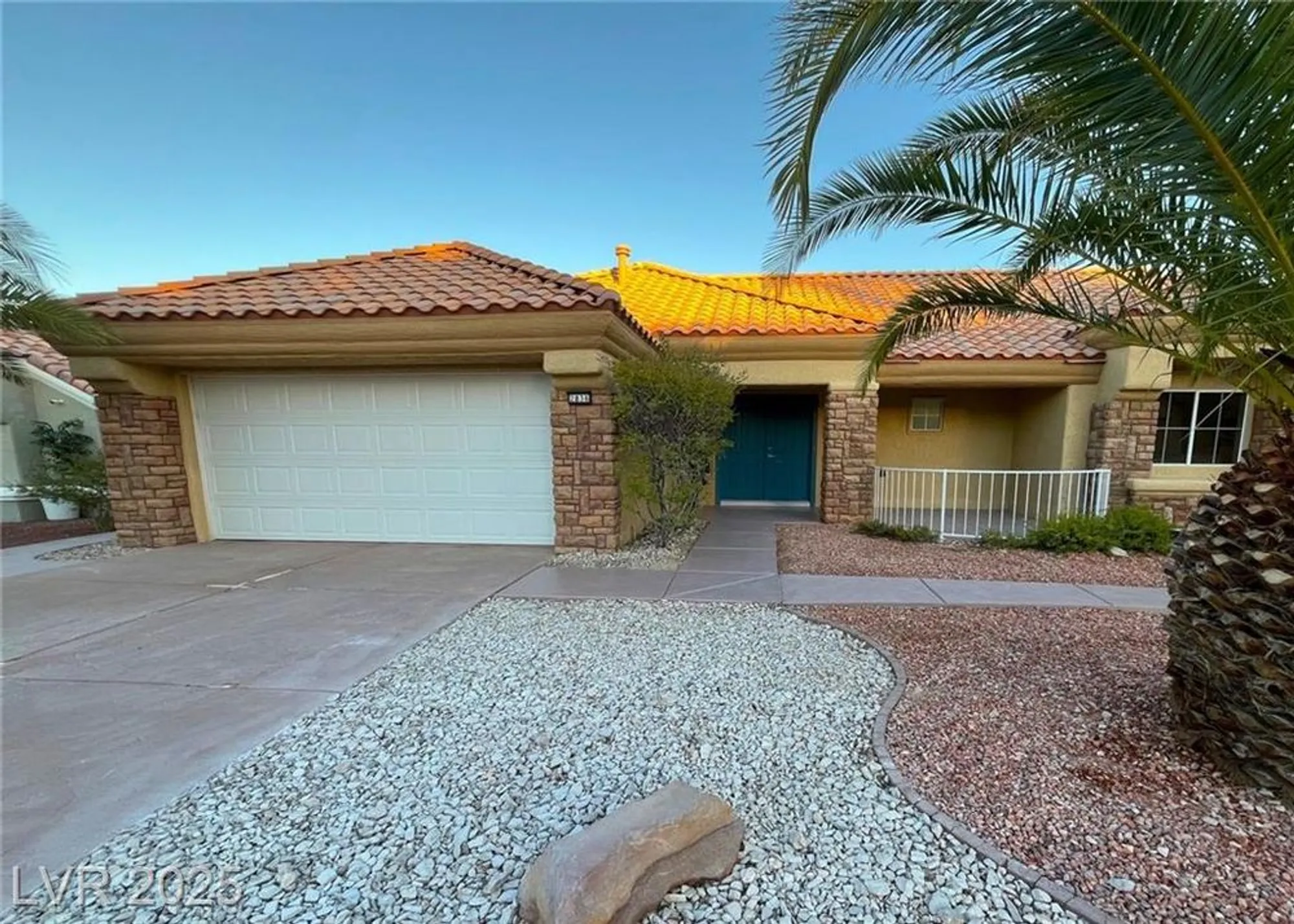Property Slideshow image 26 of 39 | 2836 bluff point dr, Las Vegas, NV, 89134
