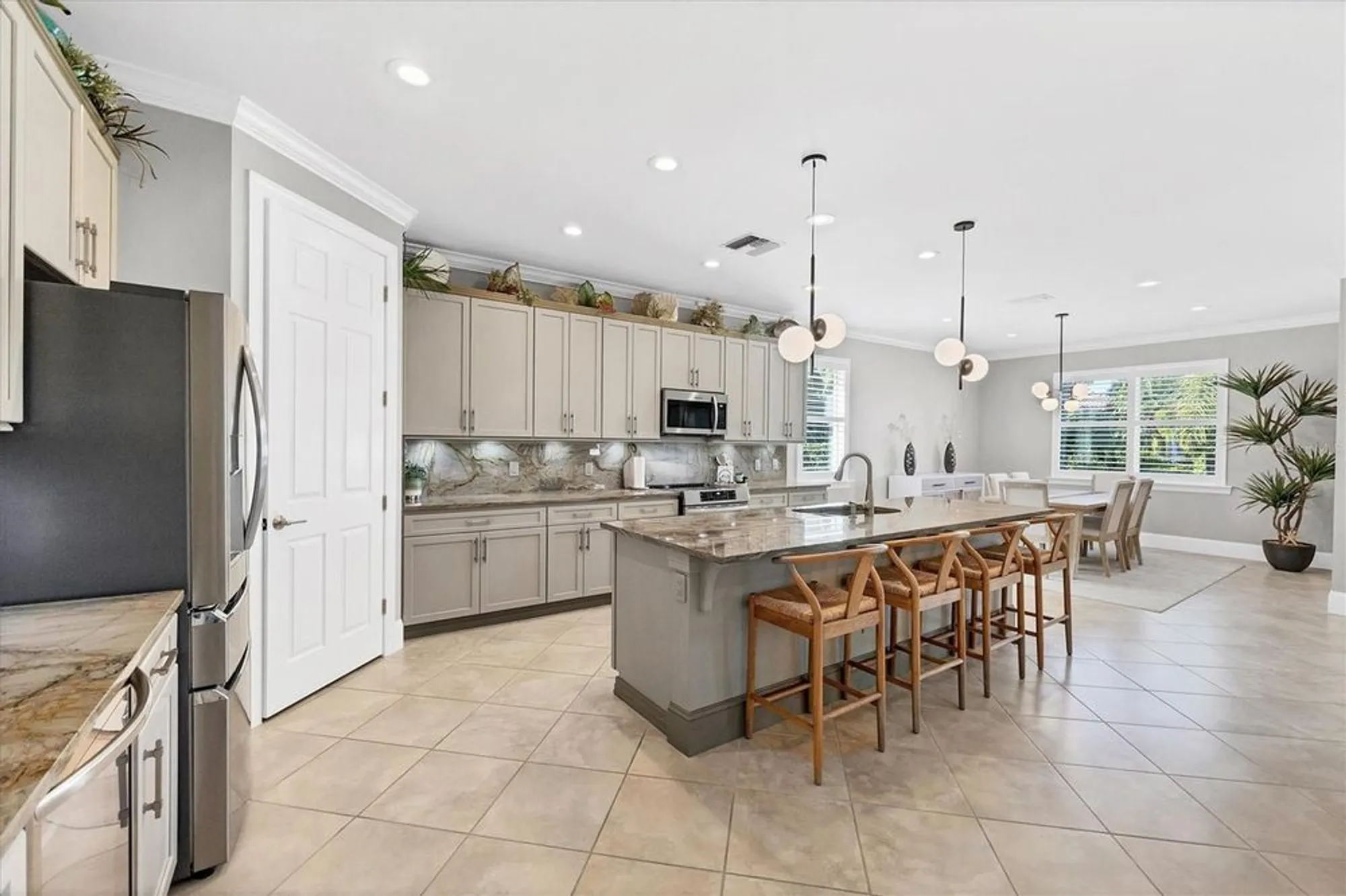 Property Slideshow image 12 of 66 | 6144 abaco dr, Sarasota, FL, 34238