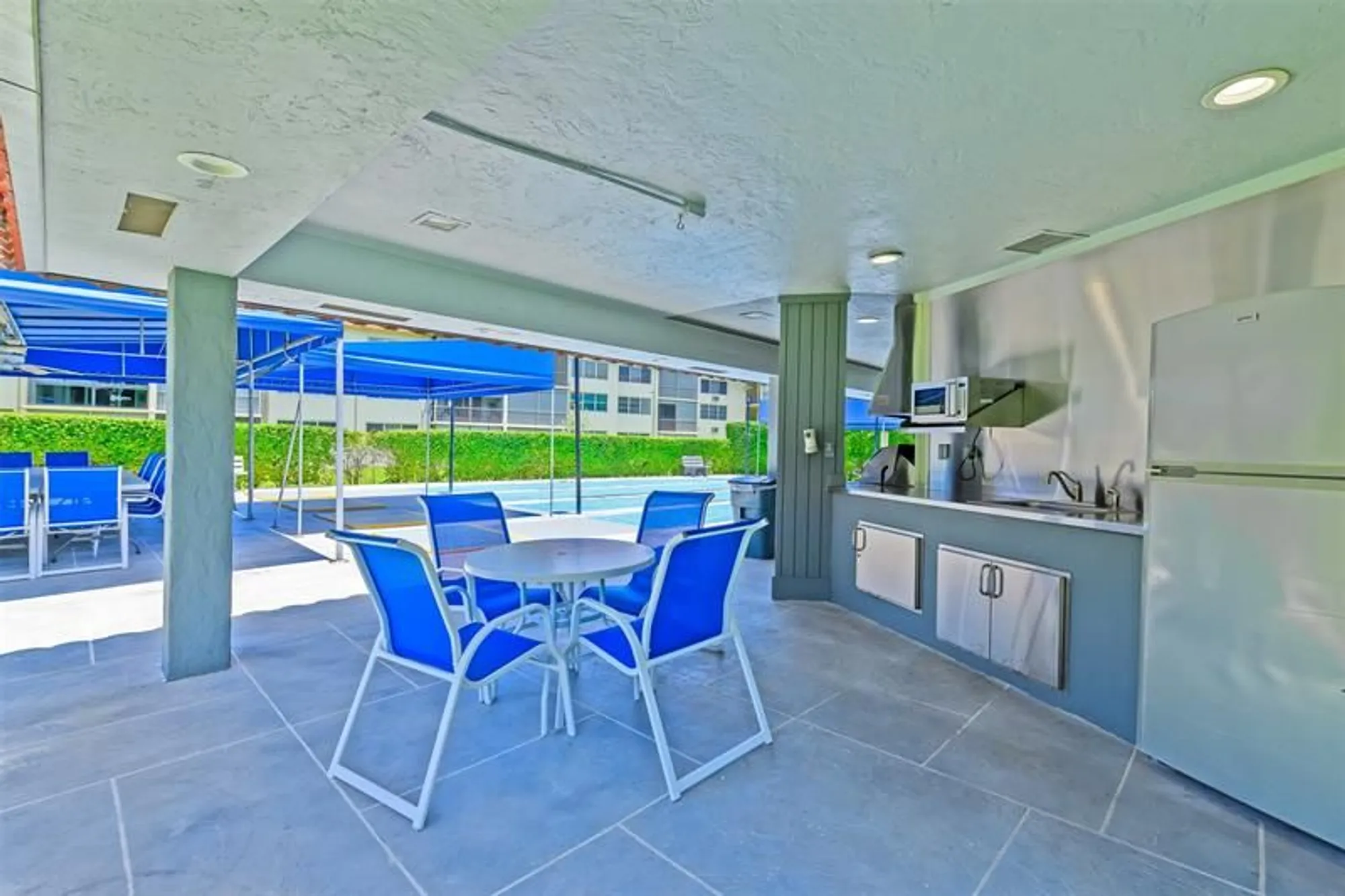 Property Slideshow image 40 of 51 | 9511 n hollybrook lake dr 207, Pembroke Pines, FL, 33025