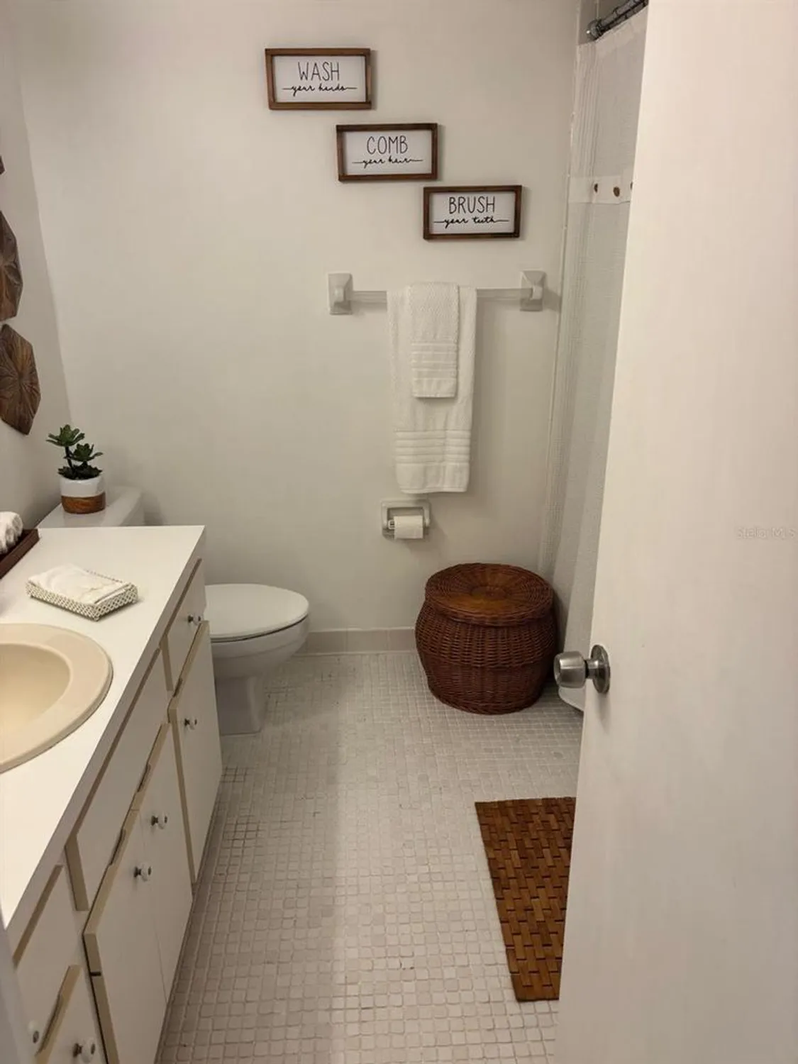 Property Slideshow image 13 of 24 | 5689 gardens dr, Sarasota, FL, 34243