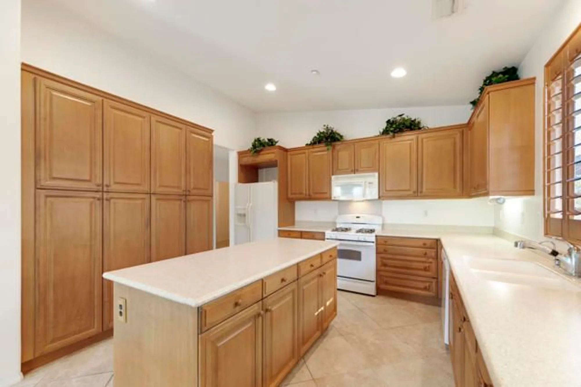 Property Slideshow image 11 of 37 | 1491 four seasons blvd, Palm Springs, CA, 92262