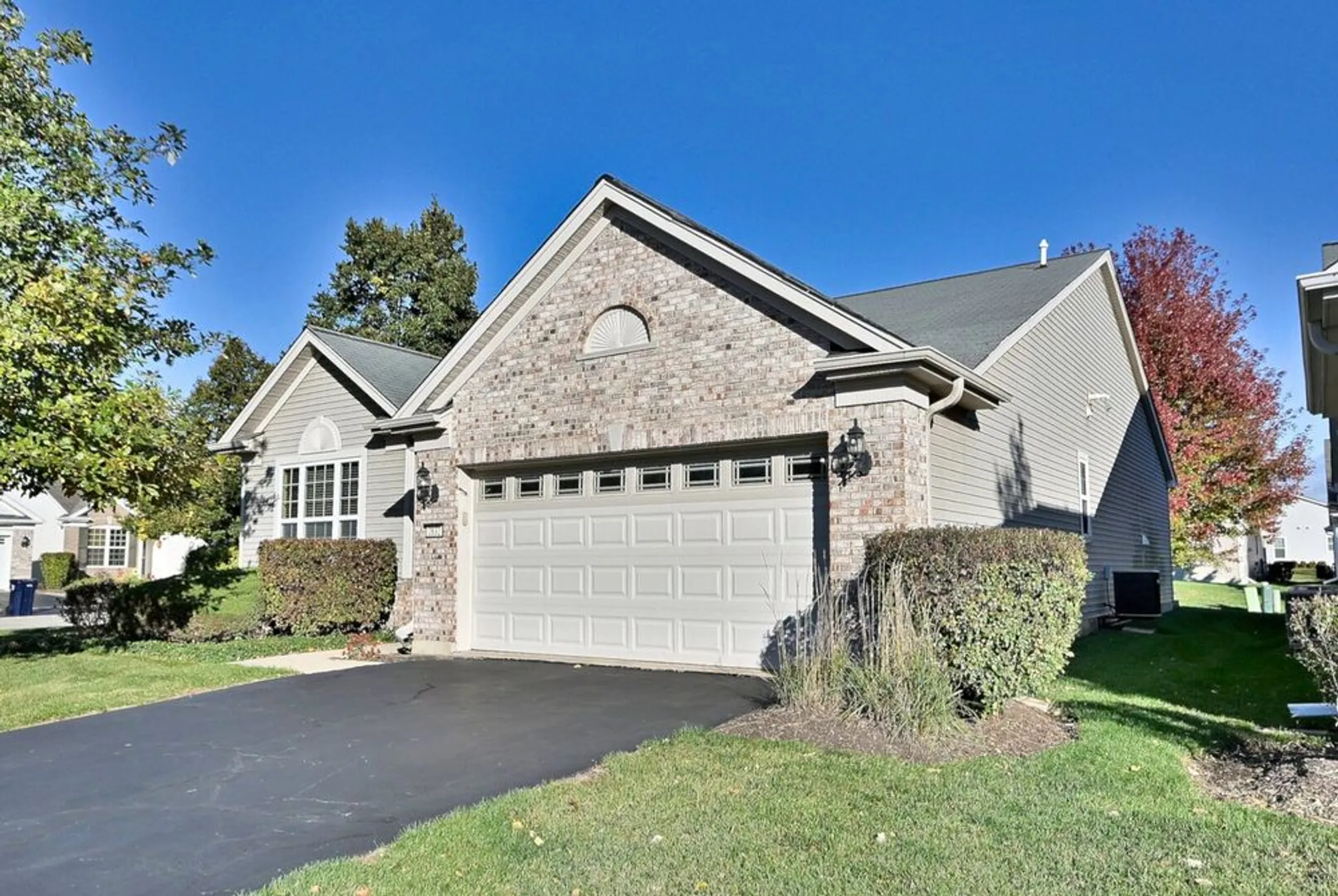 Property Slideshow image 2 of 36 | 2832 beacon point cir, Elgin, IL, 60124