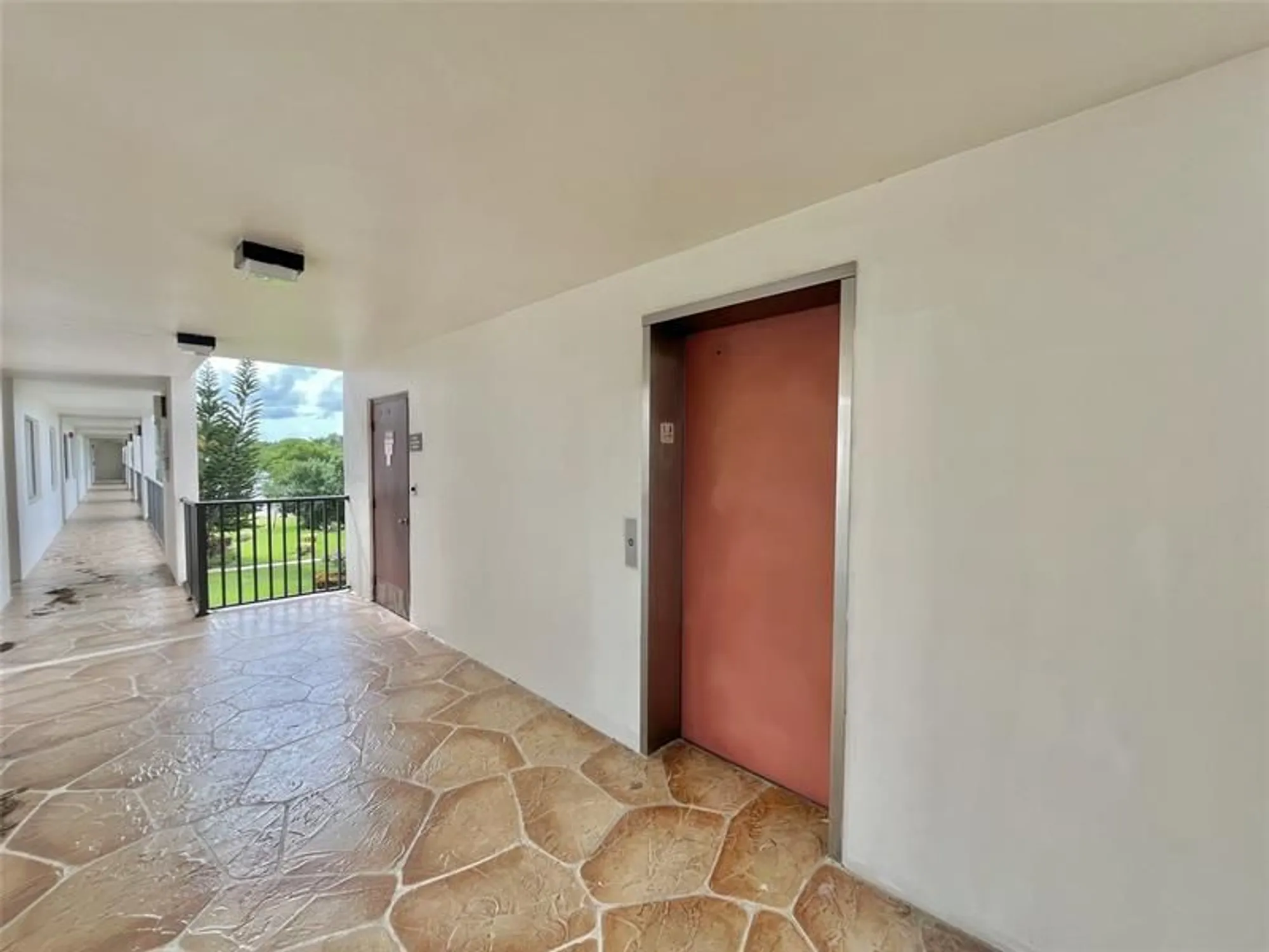 Property Slideshow image 18 of 29 | 9691 n belfort cir 305, Tamarac, FL, 33321