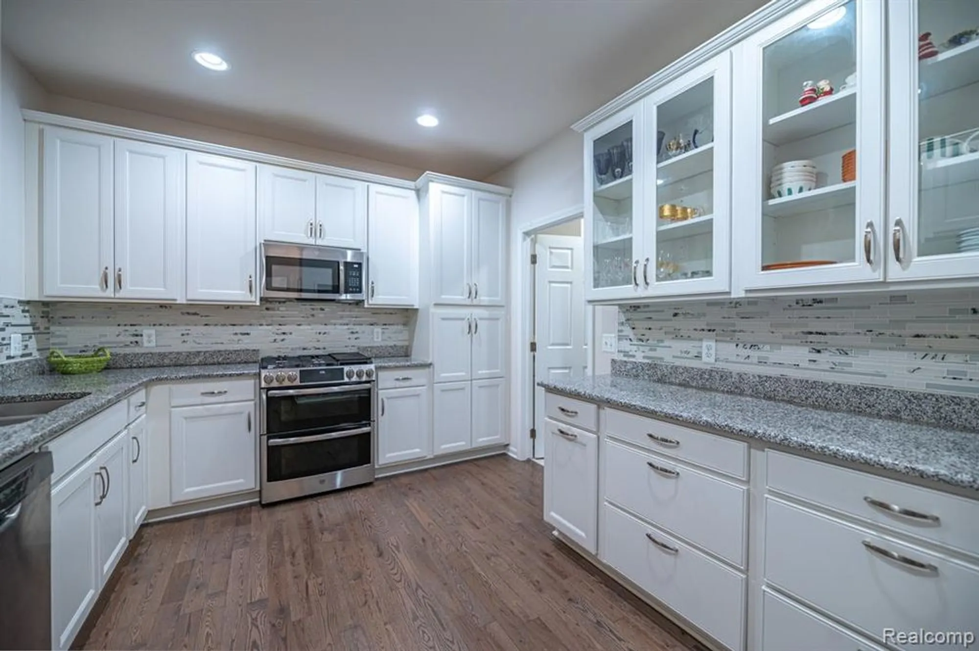 Property Slideshow image 8 of 33 | 3057 bridgewater rd, Auburn Hills, MI, 48326