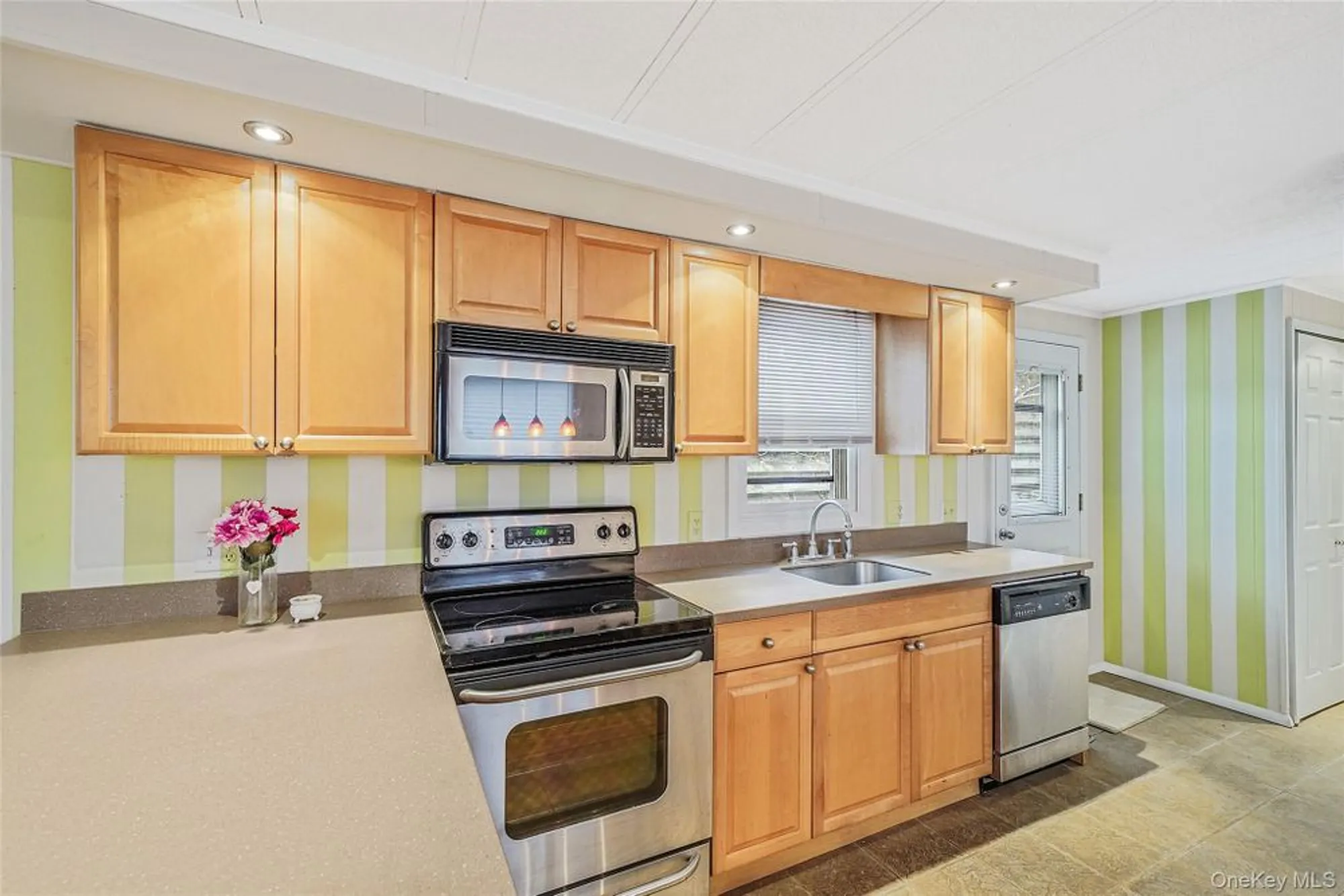 Property Slideshow image 12 of 29 | 91 village cir, Manorville, NY, 11949