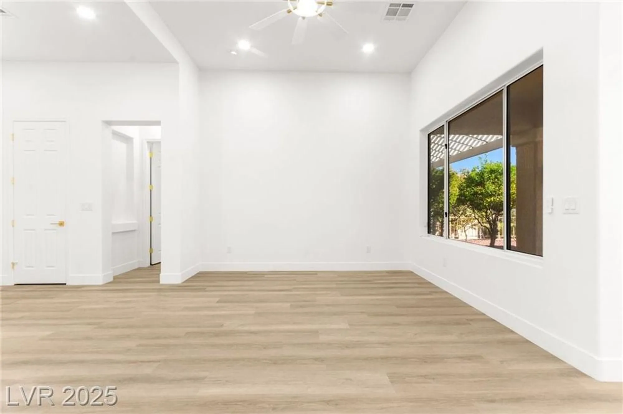 Property Slideshow image 7 of 99 | 3004 darby falls dr, Las Vegas, NV, 89134