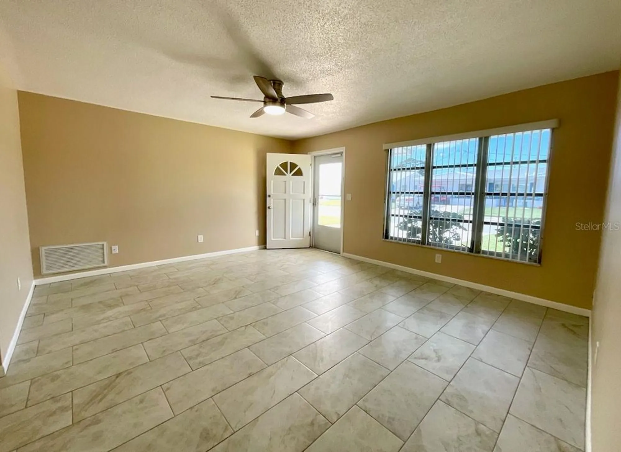 Property Slideshow image 5 of 33 | 10157 43rd way, Pinellas Park, FL, 33782