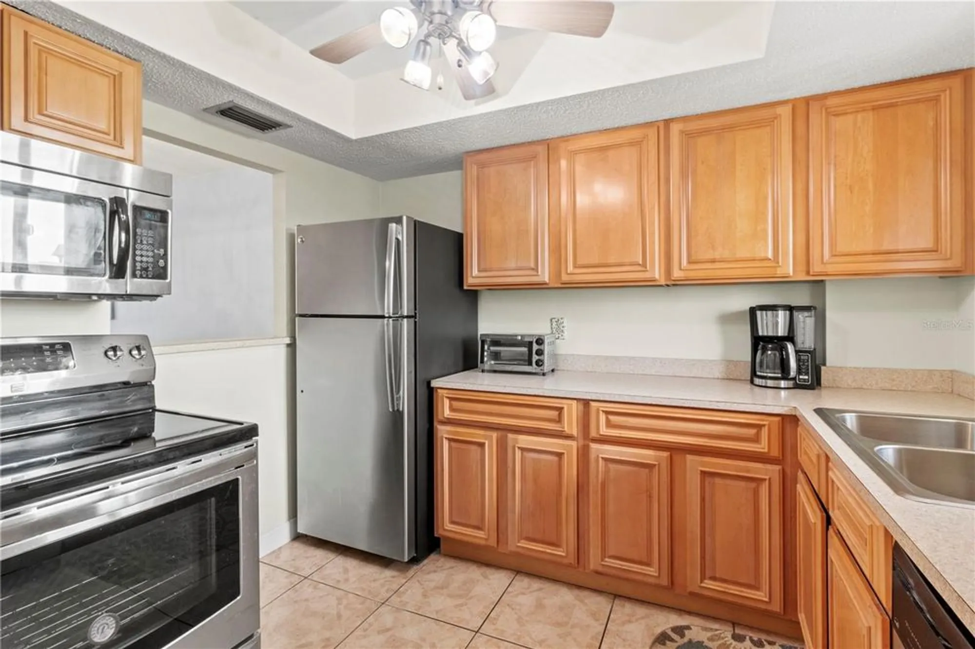 Property Slideshow image 11 of 38 | 4103 lake bayshore dr # 404, Bradenton, FL, 34205