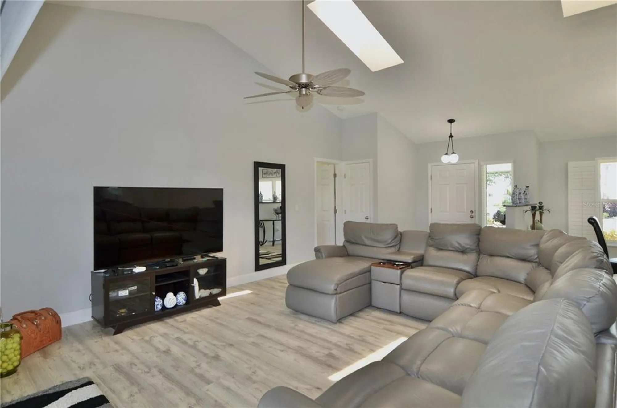 Property Slideshow image 19 of 77 | 611 paget dr, Venice, FL, 34293