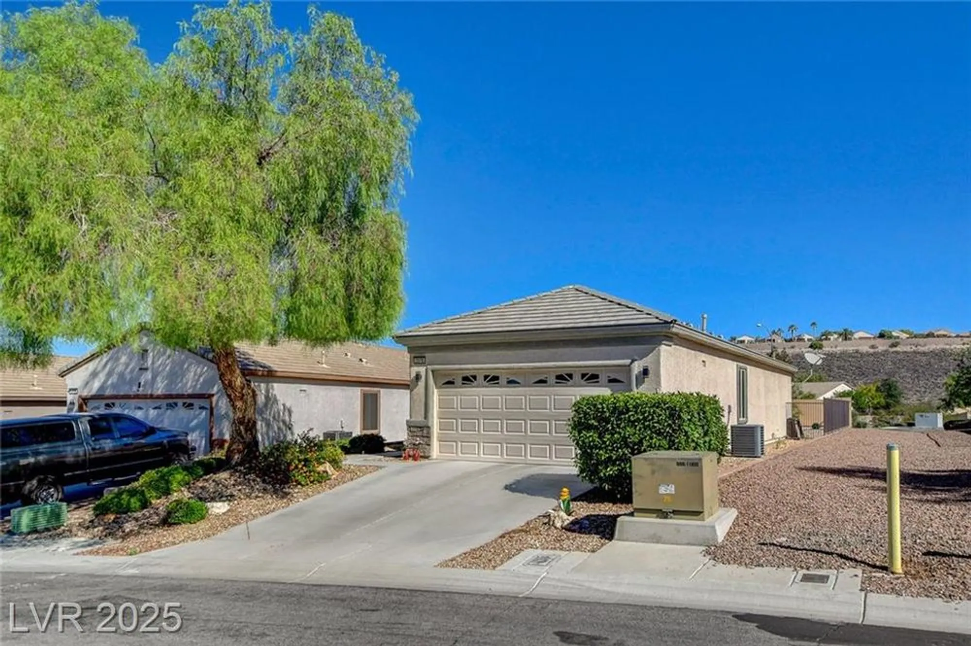 Property Slideshow image 4 of 72 | 2576 binary stars st, Henderson, NV, 89044