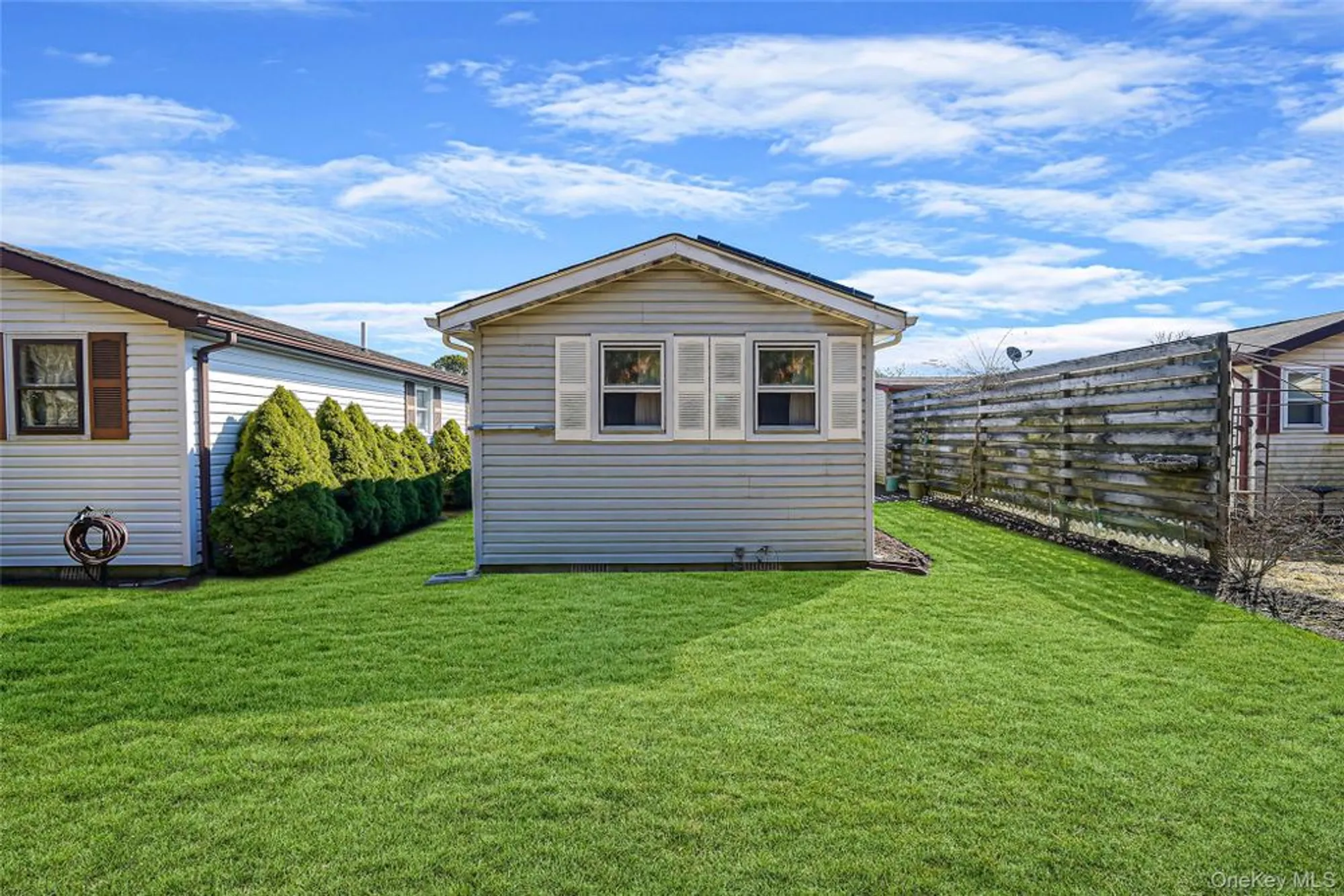 Property Slideshow image 24 of 29 | 91 village cir, Manorville, NY, 11949