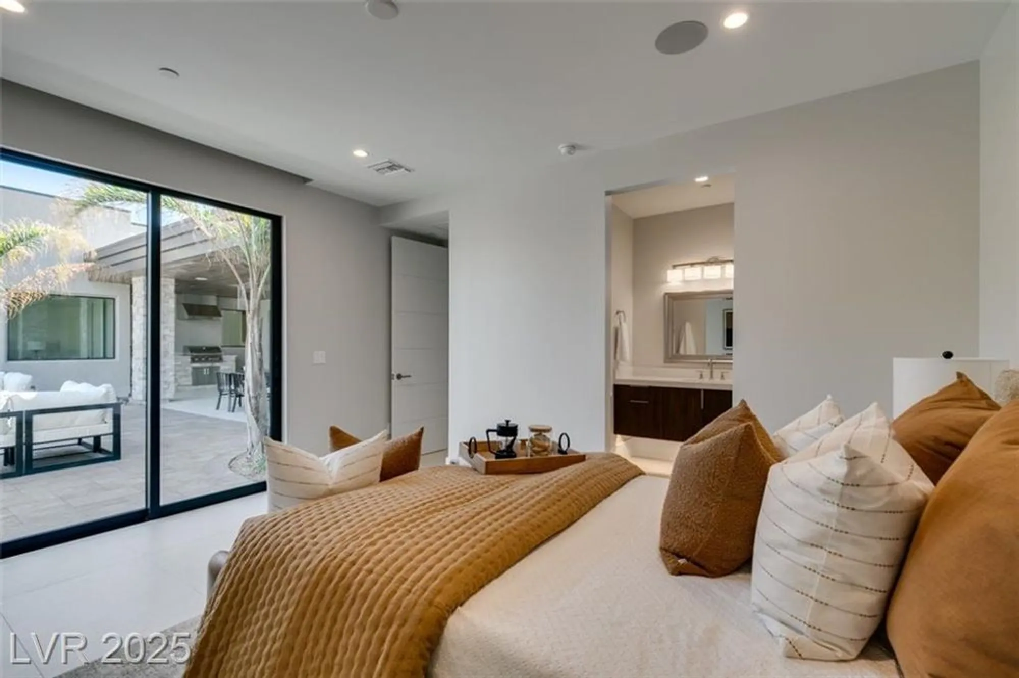 Property Slideshow image 22 of 48 | 40 reflection shores ln, Henderson, NV, 89011