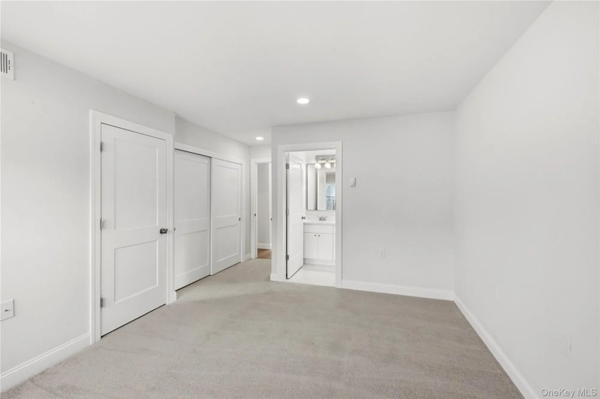 Property Slideshow image 10 of 13 | 145 edinburgh dr, Ridge, NY, 11961