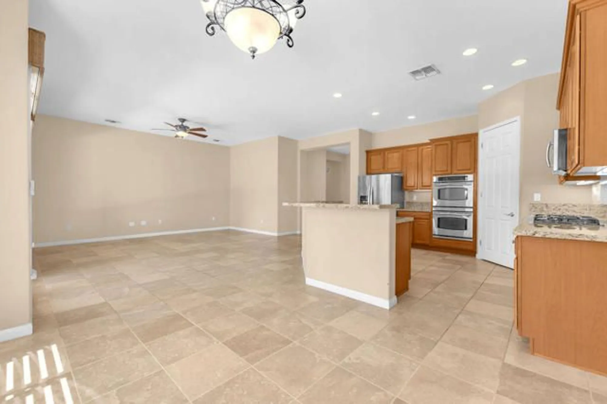 Property Slideshow image 17 of 47 | 81183 avenida tres lagunas, Indio, CA, 92203