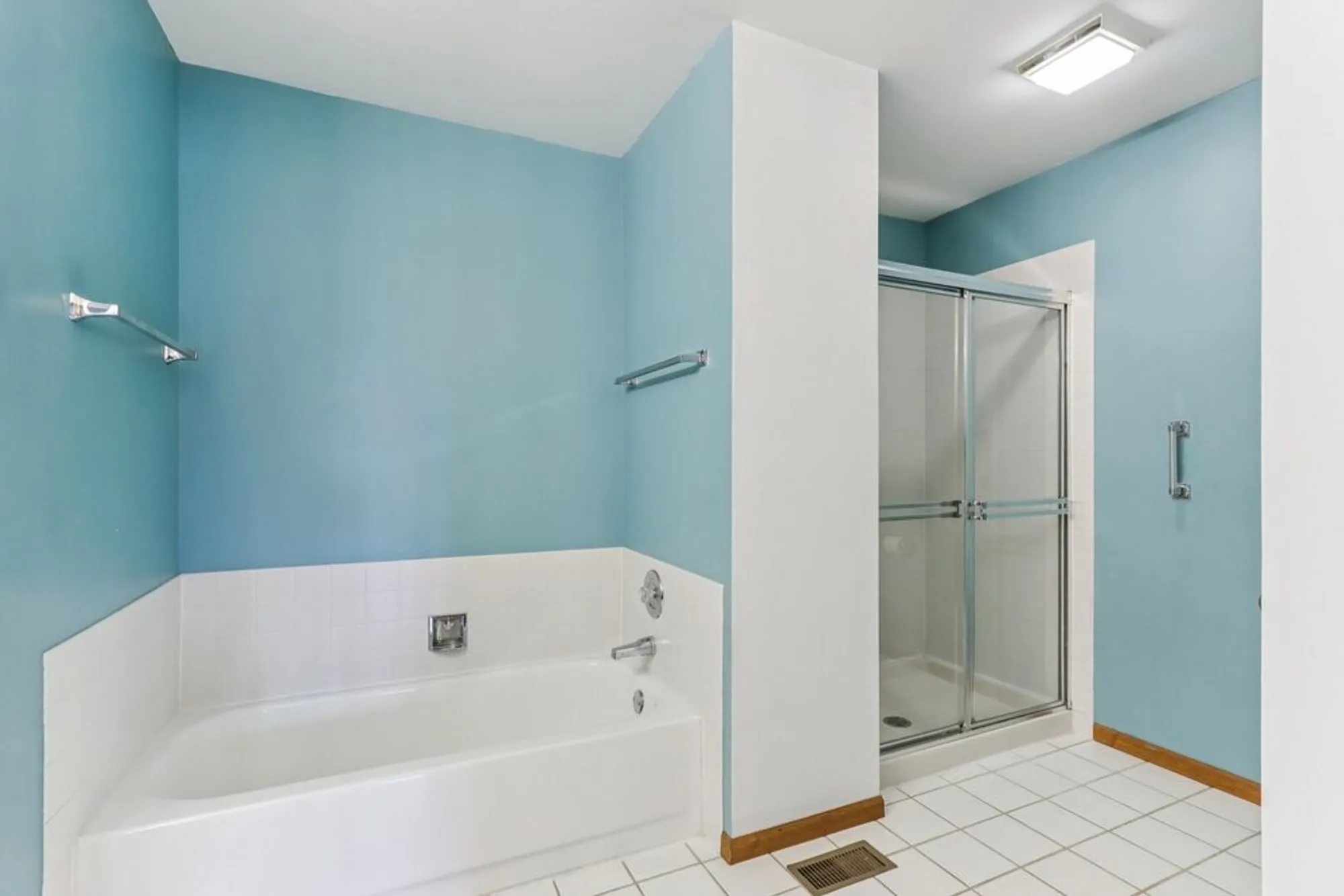 Property Slideshow image 17 of 39 | 13434 redberry cir, Plainfield, IL, 60544