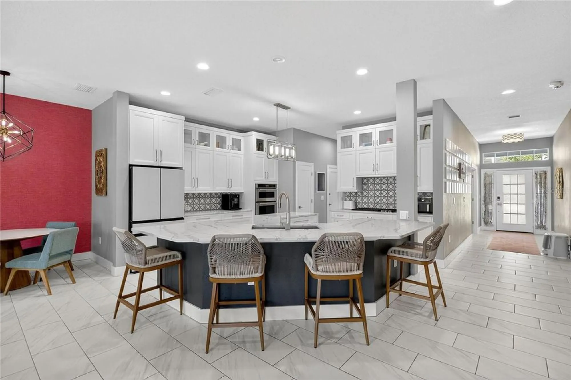 Property Slideshow image 22 of 66 | 526 islebay dr, Apollo Beach, FL, 33572