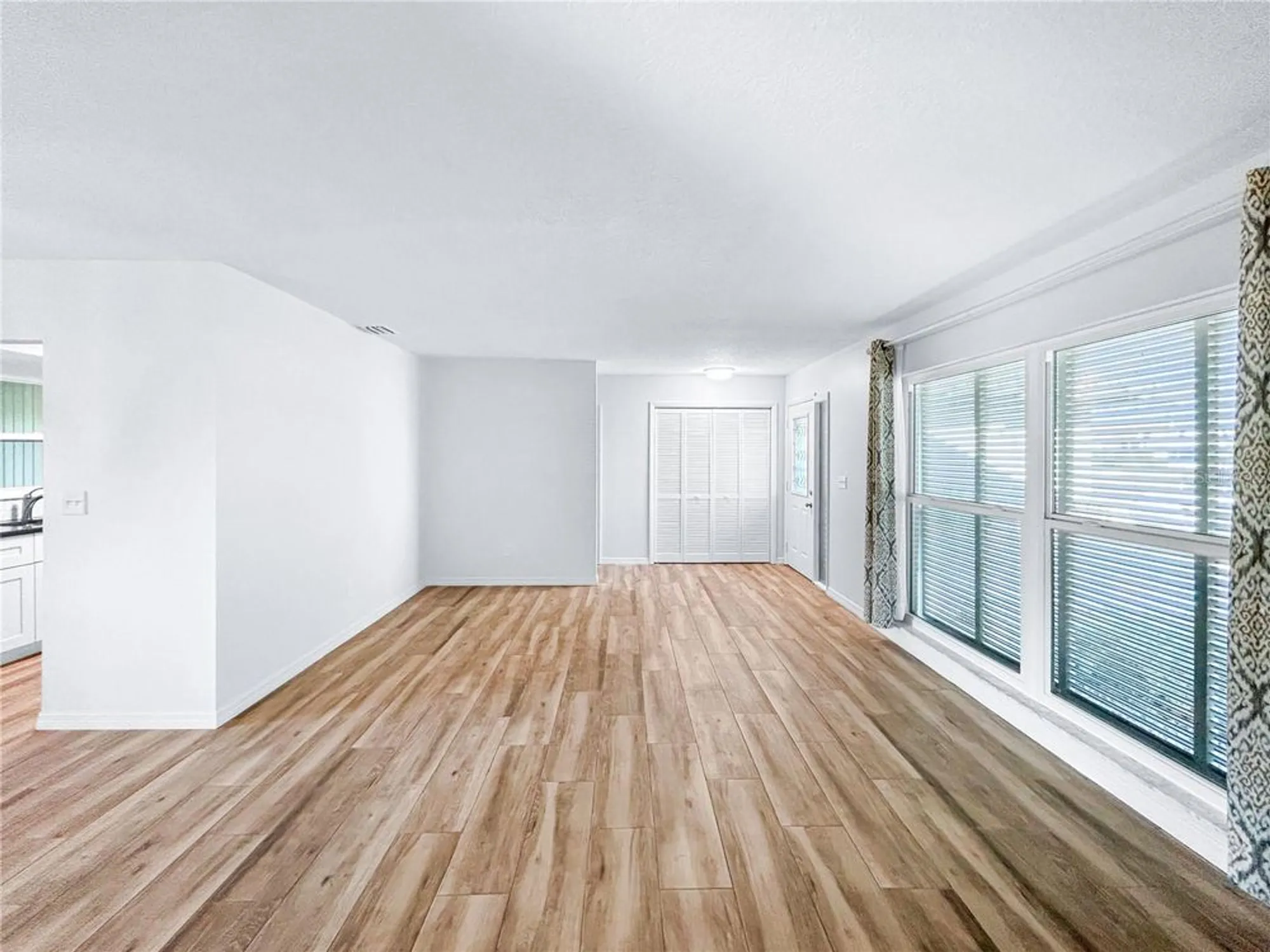 Property Slideshow image 7 of 52 | 1408 w del webb blvd, Sun City Center, FL, 33573