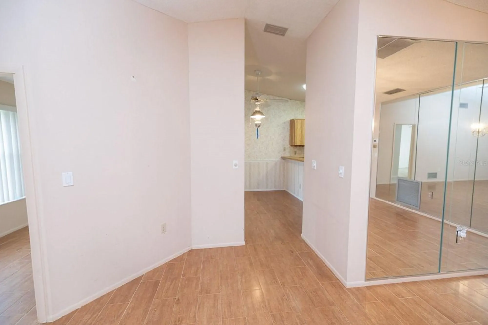 Property Slideshow image 10 of 58 | 4018 oakhurst dr 3181, Sarasota, FL, 34233