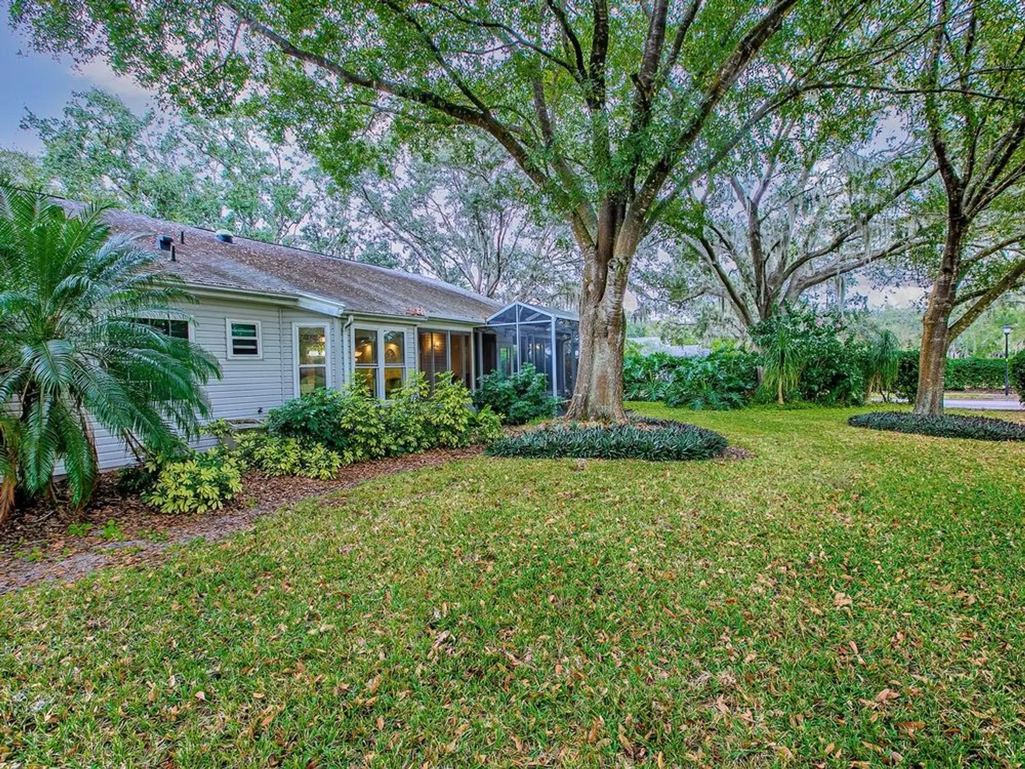 Property Slideshow image 49 of 67 | 25348 crestwater dr, Leesburg, FL, 34748