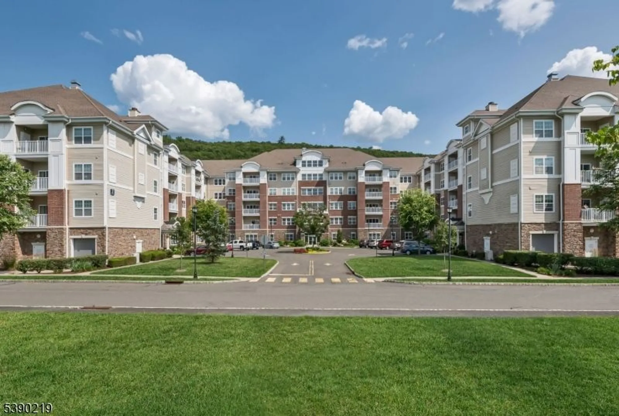 Property Slideshow image 2 of 28 | 9116 warrens way # 116, Wanaque, NJ, 07465
