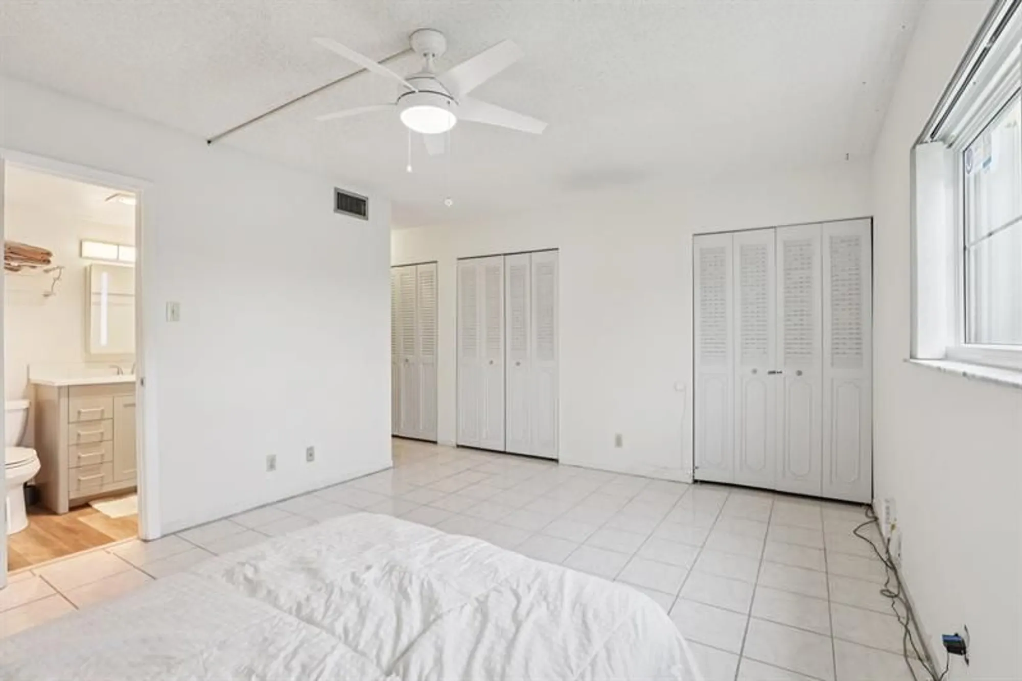 Property Slideshow image 21 of 39 | 1024 se 4th ave 204, Dania Beach, FL, 33004