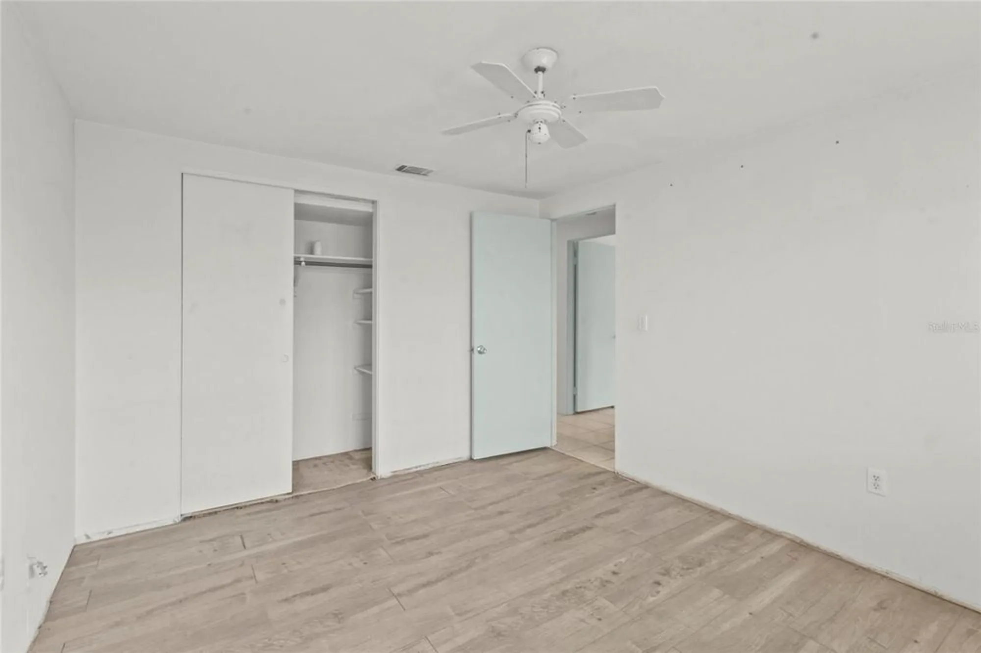 Property Slideshow image 15 of 23 | 1523 lakeside dr 15, Venice, FL, 34293