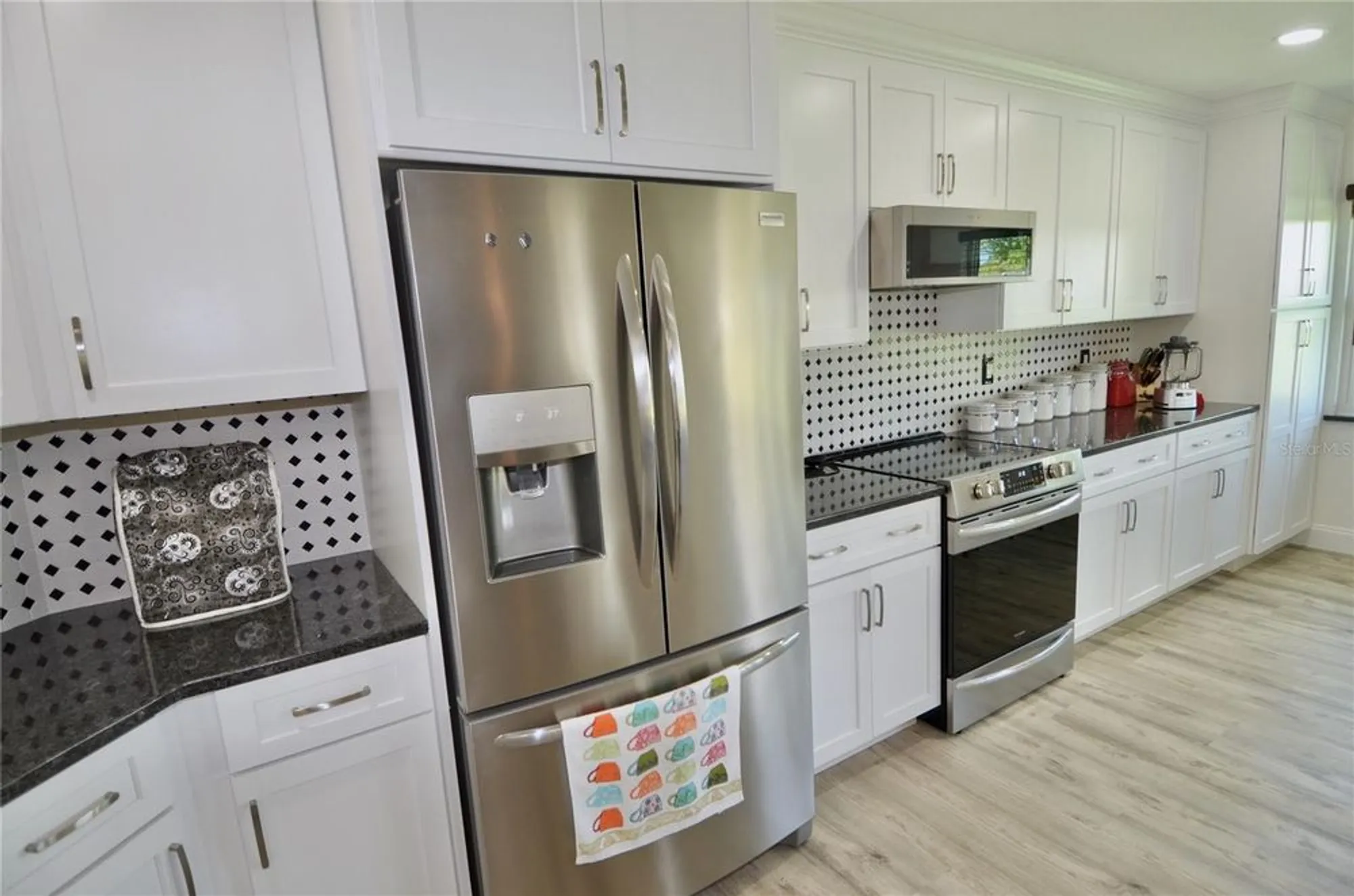 Property Slideshow image 27 of 77 | 611 paget dr, Venice, FL, 34293