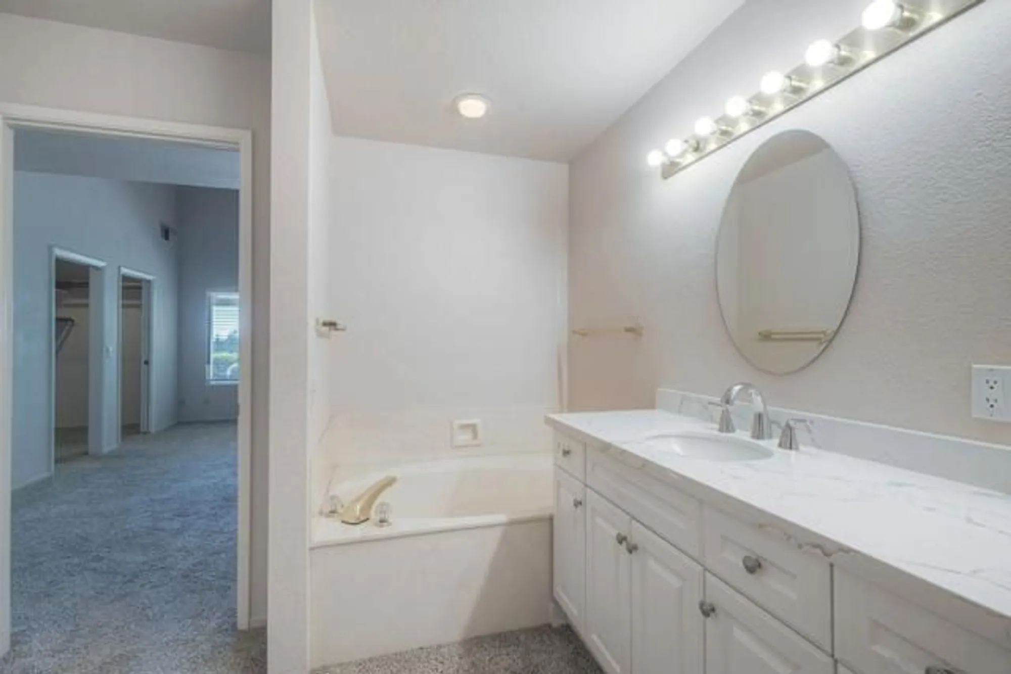 Property Slideshow image 15 of 42 | 1089 ridge heights dr, Fallbrook, CA, 92028