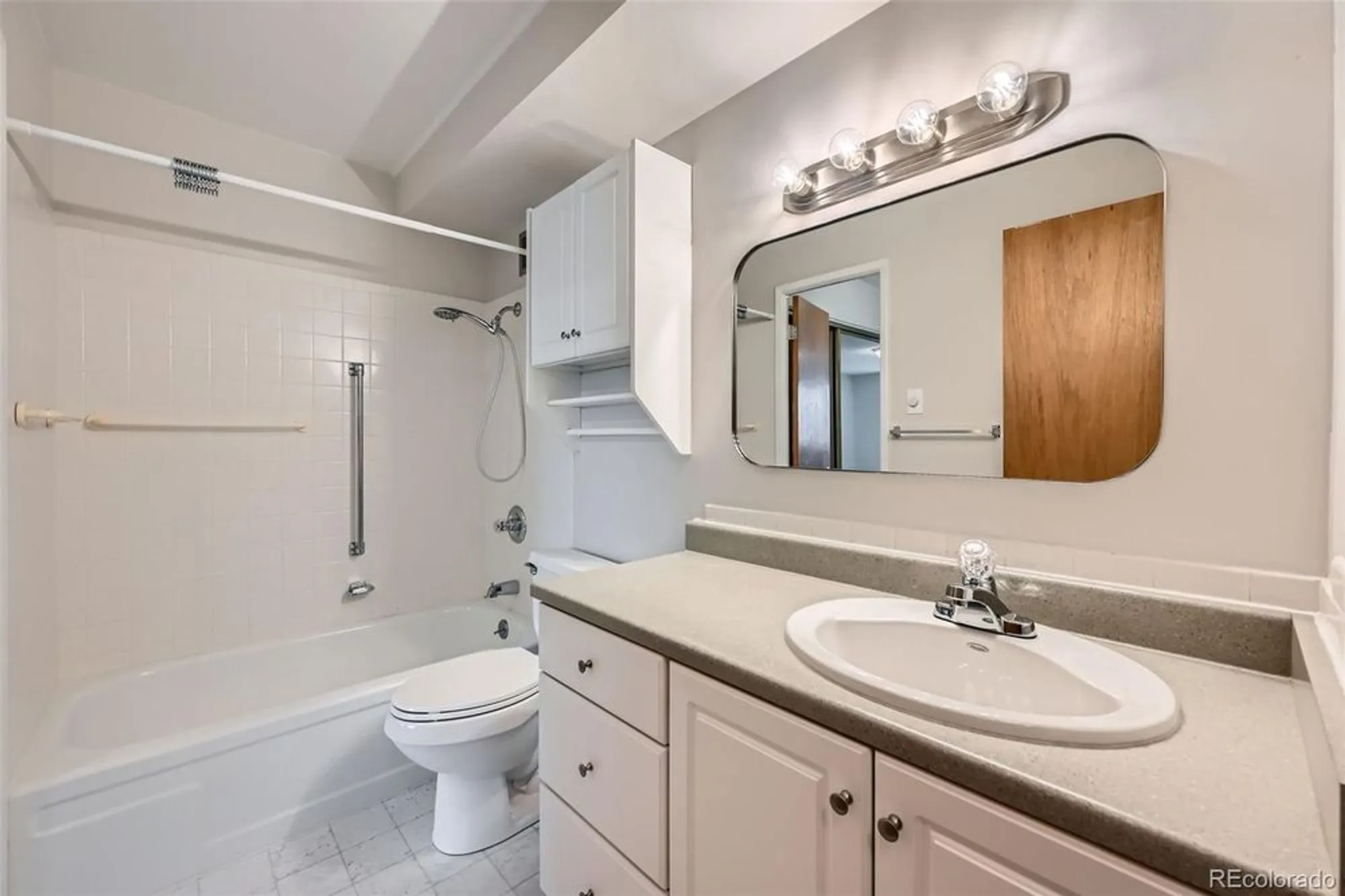Property Slideshow image 3 of 12 | 655 s alton way 6c, Denver, CO, 80247