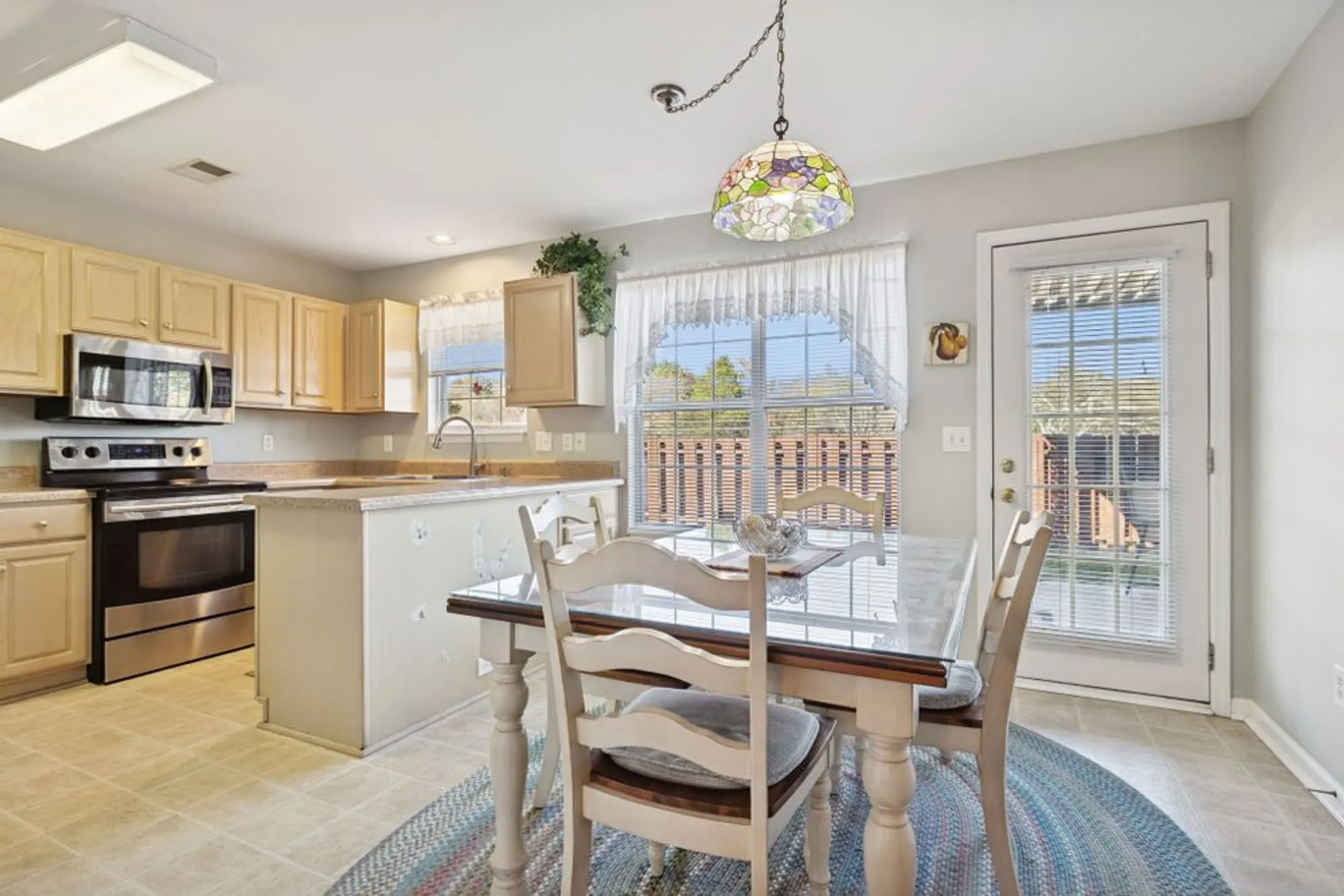 Property Slideshow image 14 of 49 | 117 newsom grn, Nashville, TN, 37221