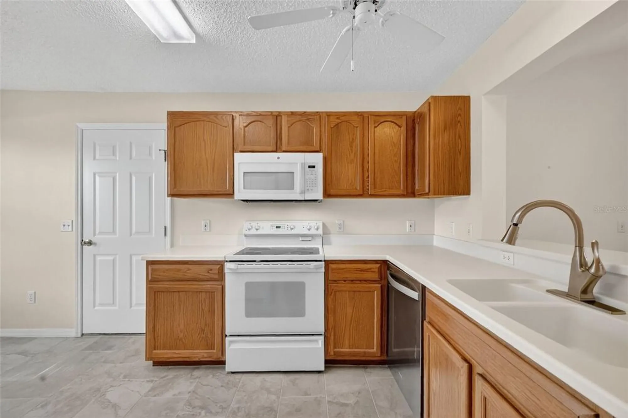 Property Slideshow image 8 of 40 | 604 juanita ct, The Villages, FL, 32159
