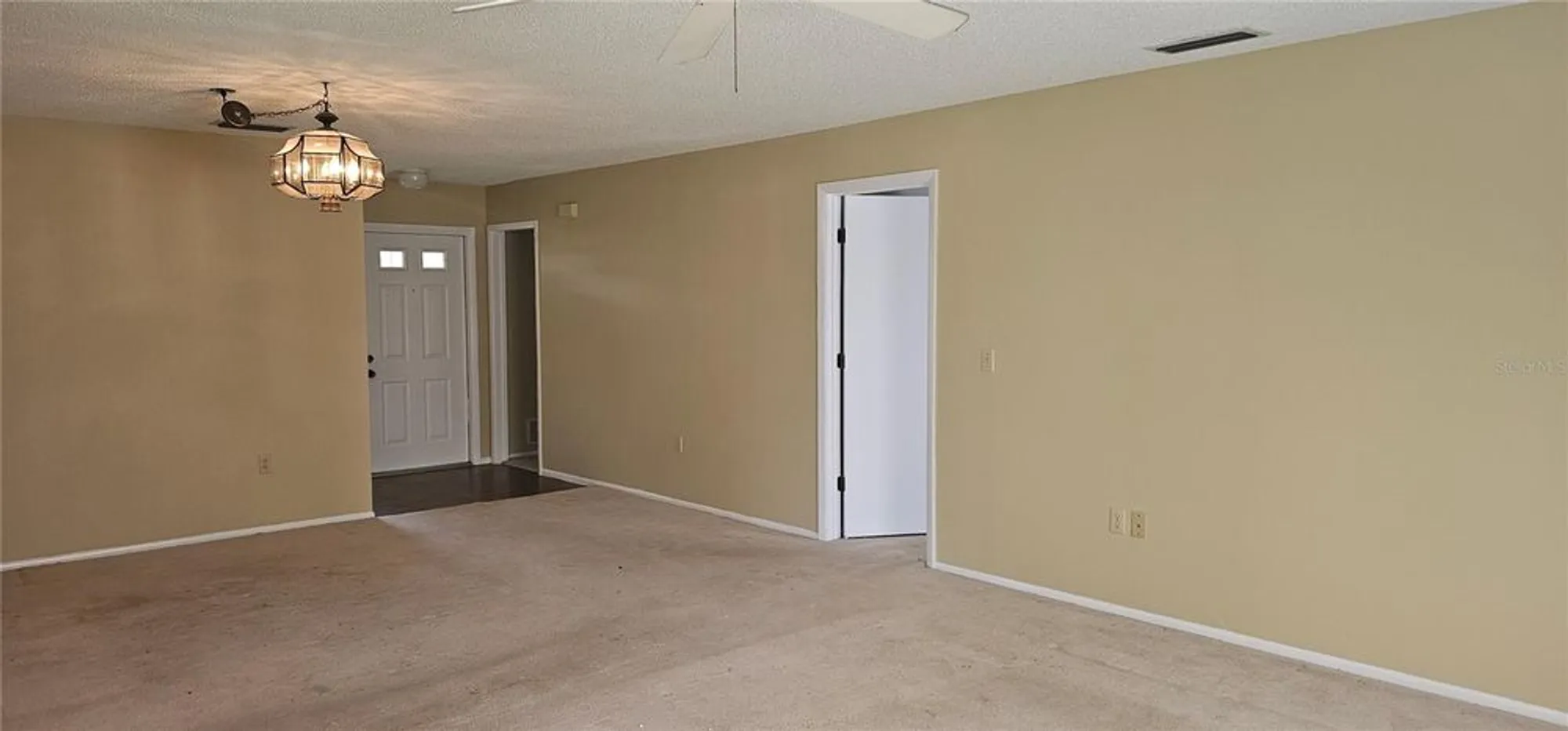 Property Slideshow image 5 of 26 | 4297 oakhurst cir 3051, Sarasota, FL, 34233