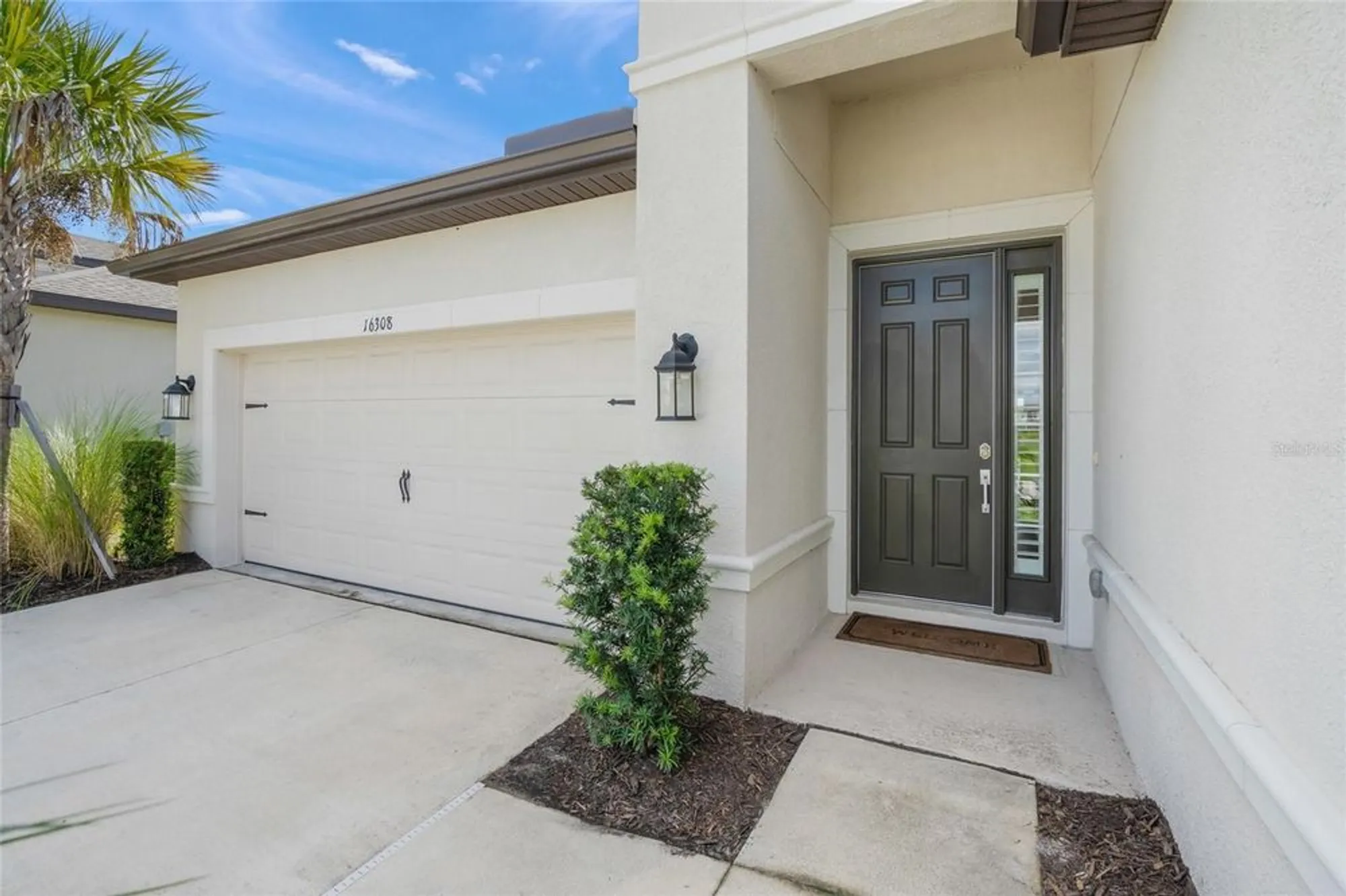 Property Slideshow image 4 of 46 | 16308 mount holly dr, Bradenton, FL, 34211