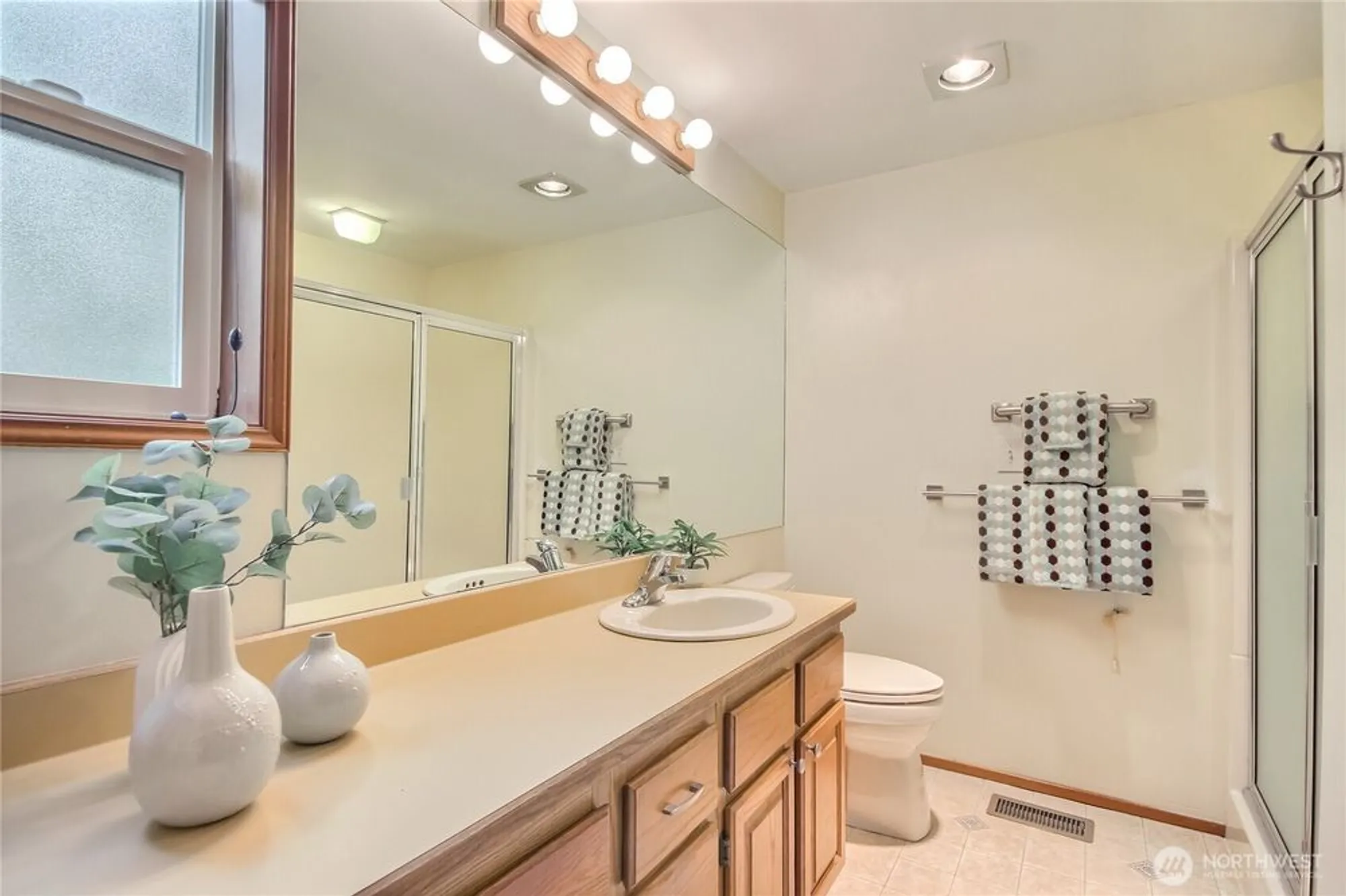 Property Slideshow image 18 of 40 | 4106 221st pl se # 1072, Issaquah, WA, 98029