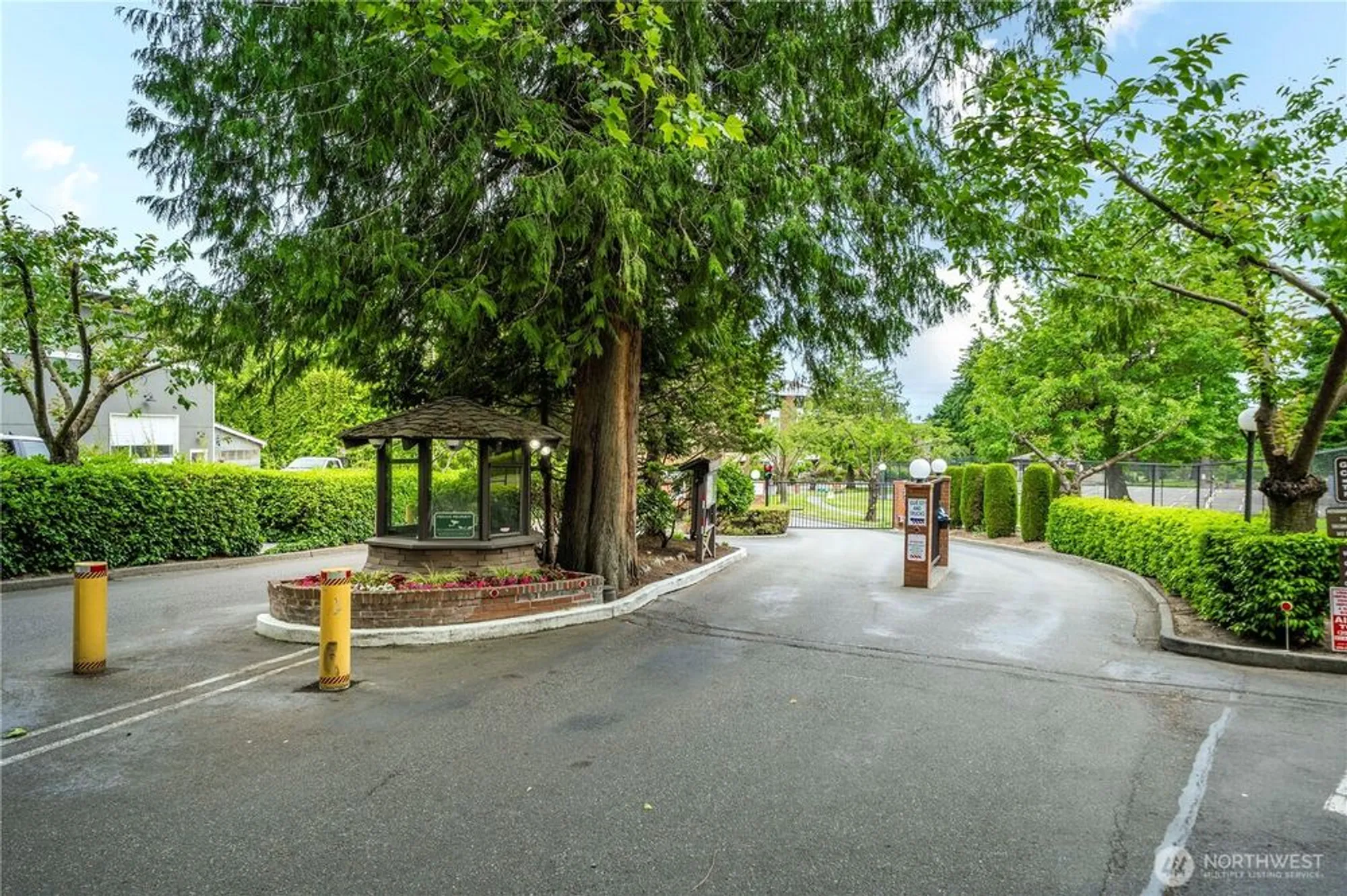 Property Slideshow image 33 of 35 | 10637 glen acres dr s # 10637, Seattle, WA, 98168