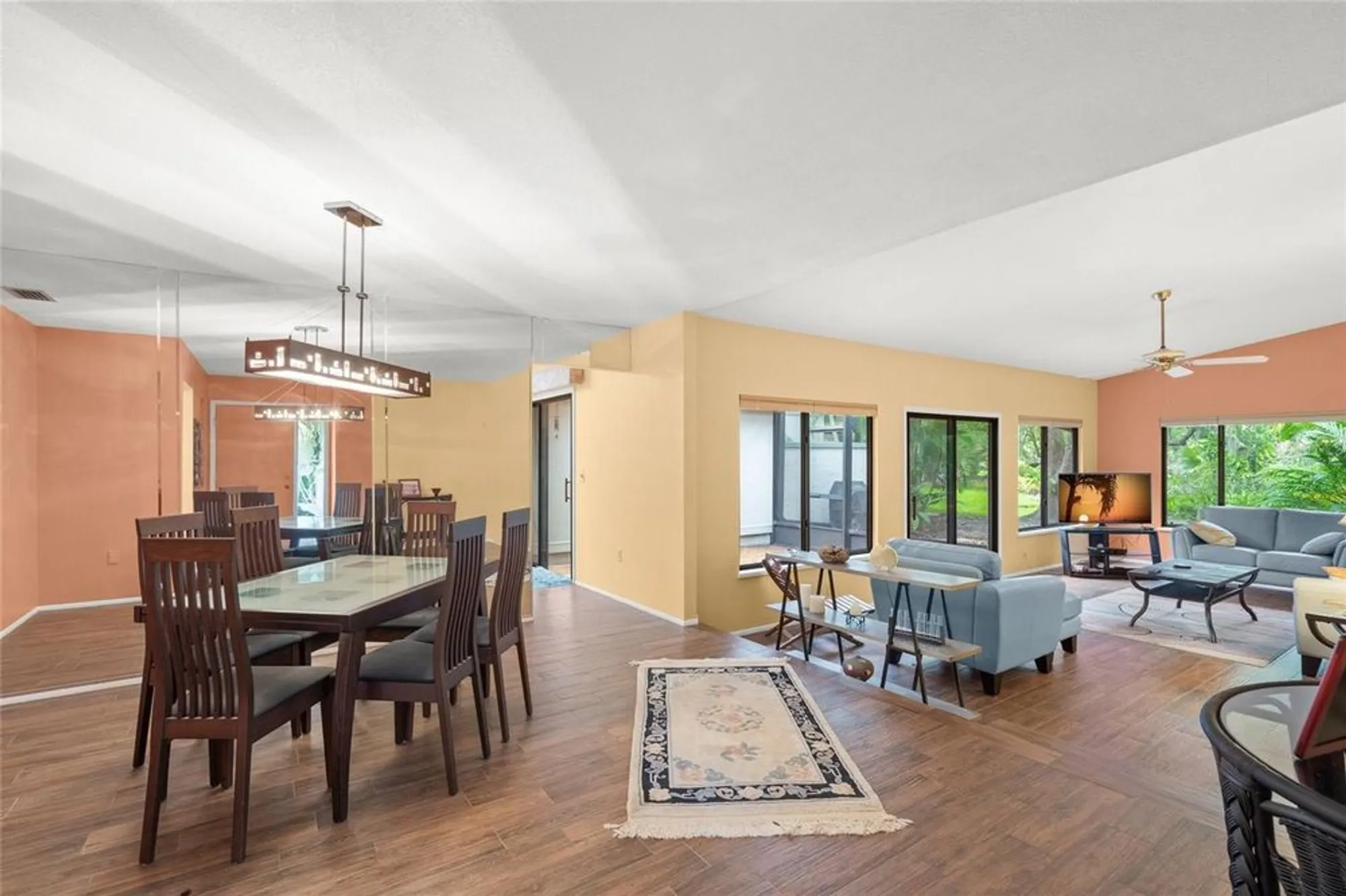 Property Slideshow image 6 of 43 | 4637 willow wood cir 44, Sarasota, FL, 34241