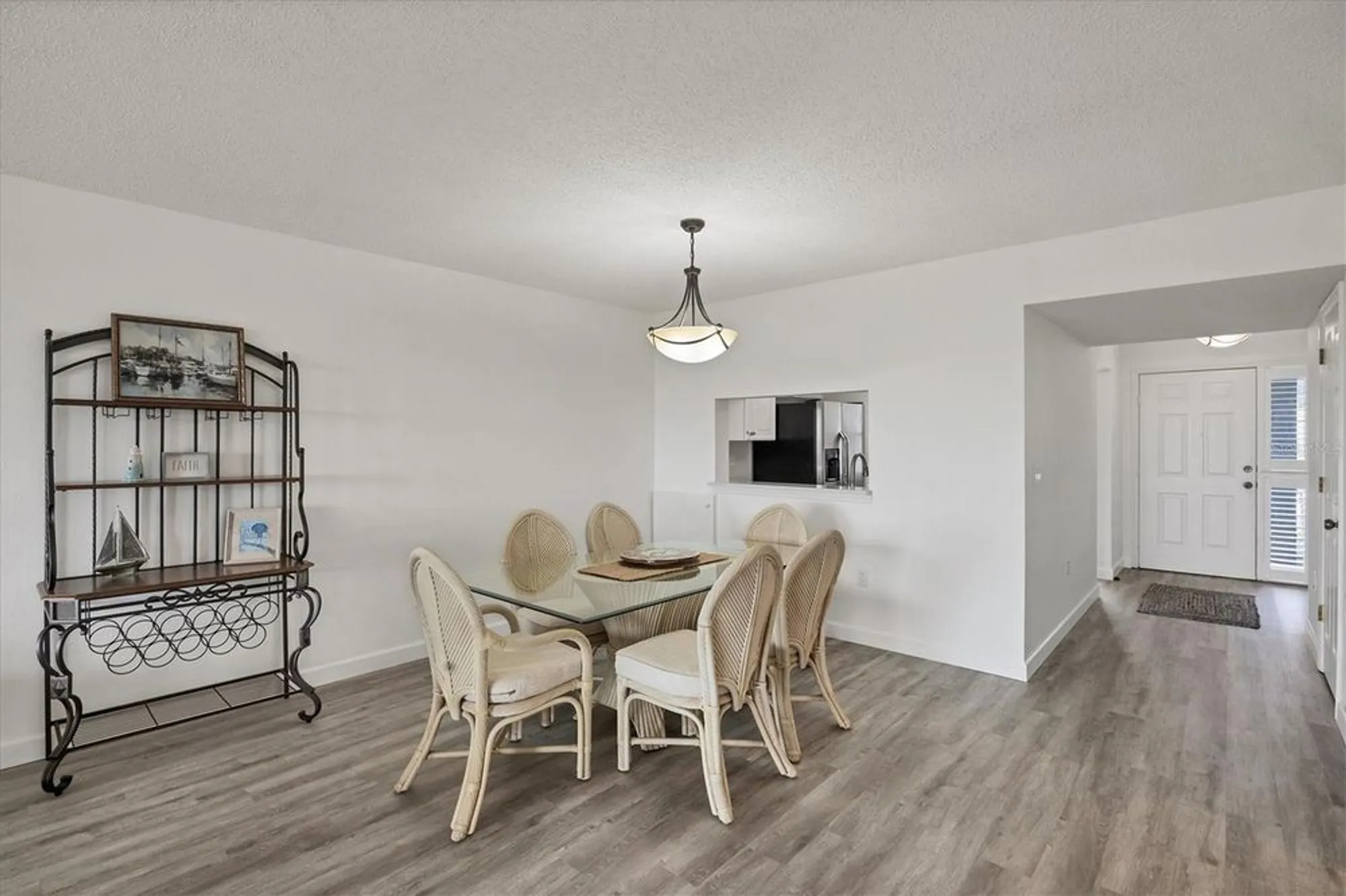 Property Slideshow image 12 of 28 | 1153 edgewater cir, Bradenton, FL, 34209