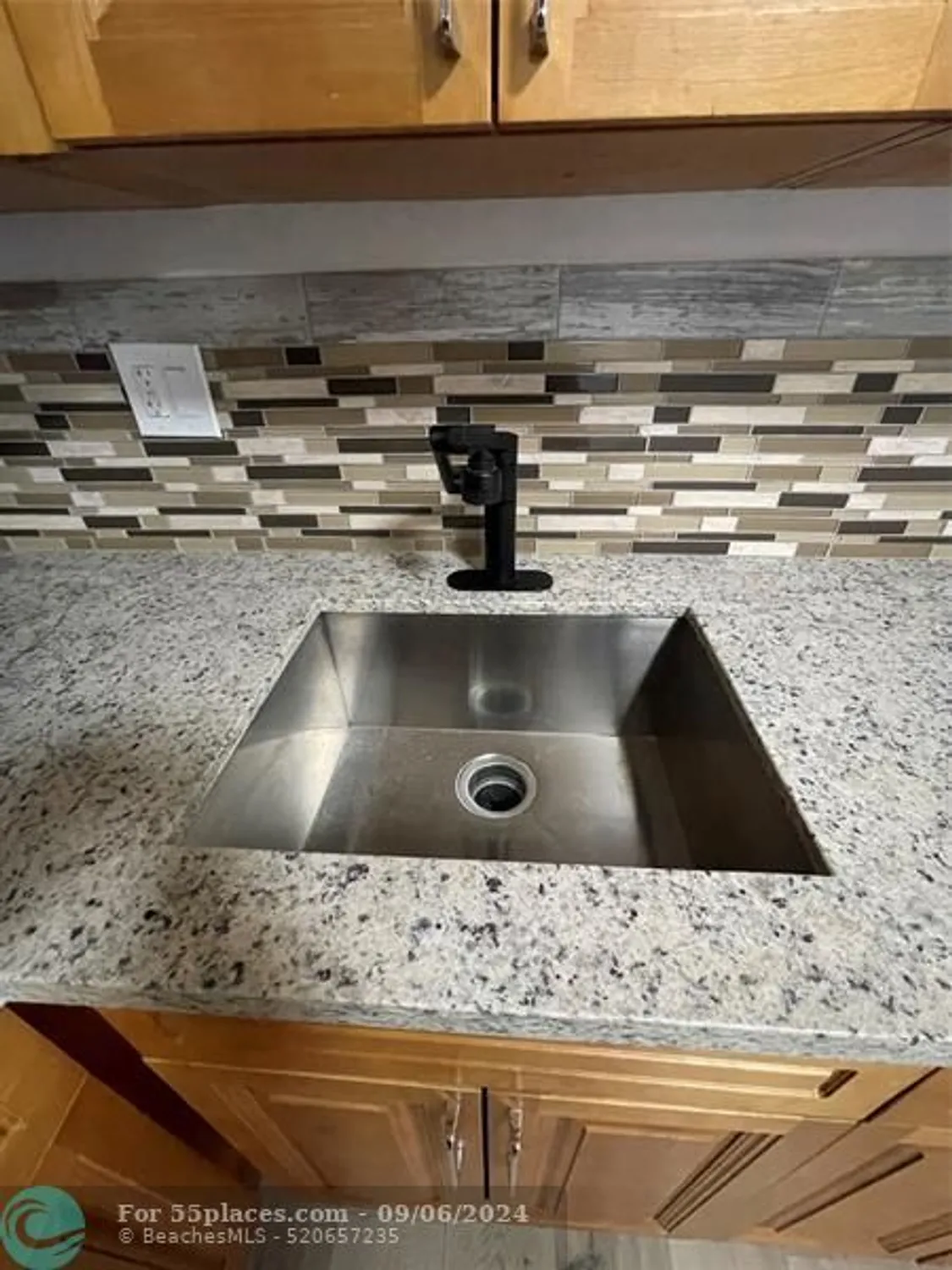 Property Slideshow image 4 of 23 | 4750 nw 22nd ct 110, Lauderhill, FL, 33313