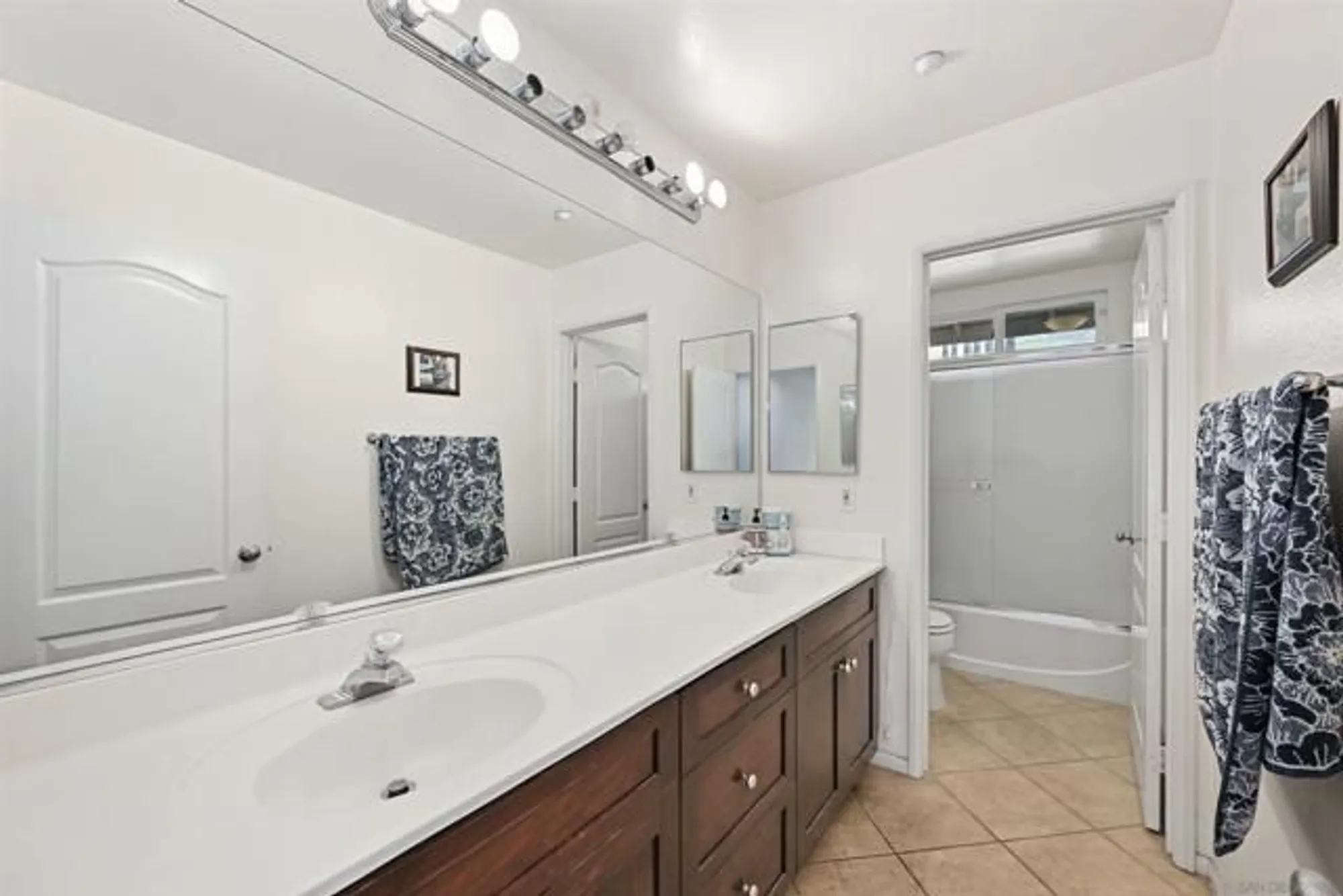 Property Slideshow image 13 of 34 | 10562 aspen gln, Escondido, CA, 92026
