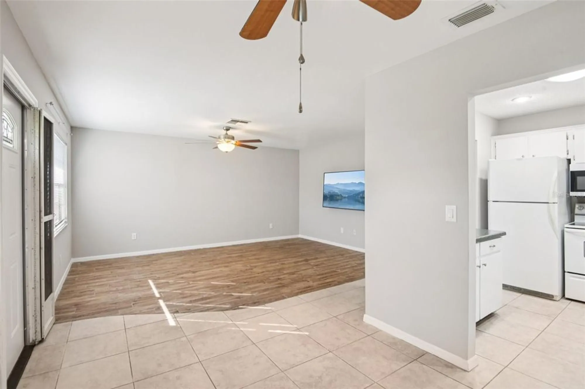 Property Slideshow image 12 of 63 | 2304 glenmore cir 327, Sun City Center, FL, 33573