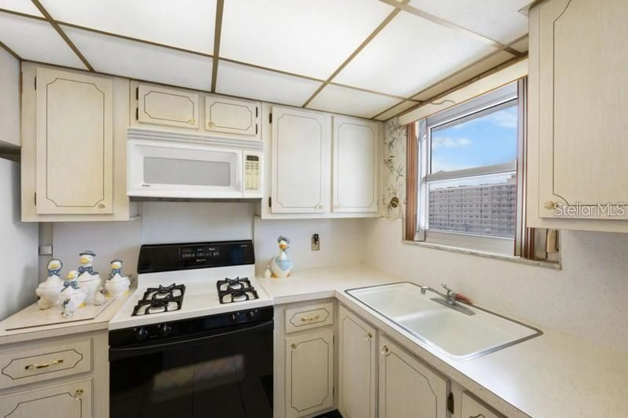 Property Slideshow image 6 of 30 | 5925 shore blvd 602, Gulfport, FL, 33707